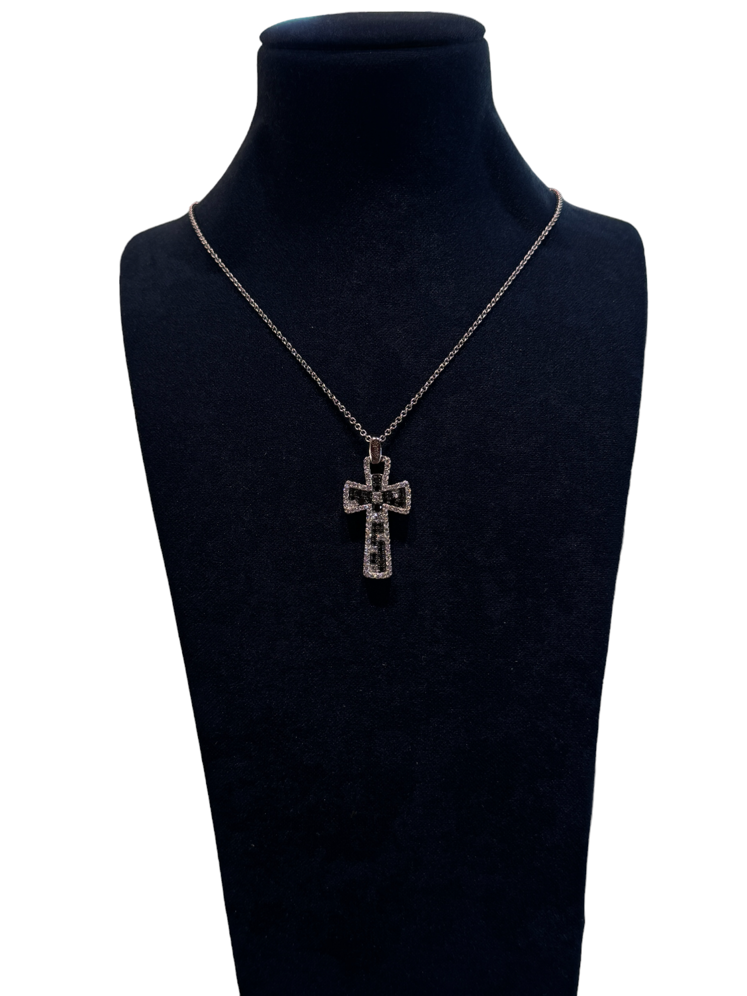 RECARLO KREUZKETTE AUS 18 KT WEISSGOLD MIT 0,56 KT WEISSEN DIAMANTEN UND 0,36 KT SCHWARZEN DIAMANTEN – XD014/BN