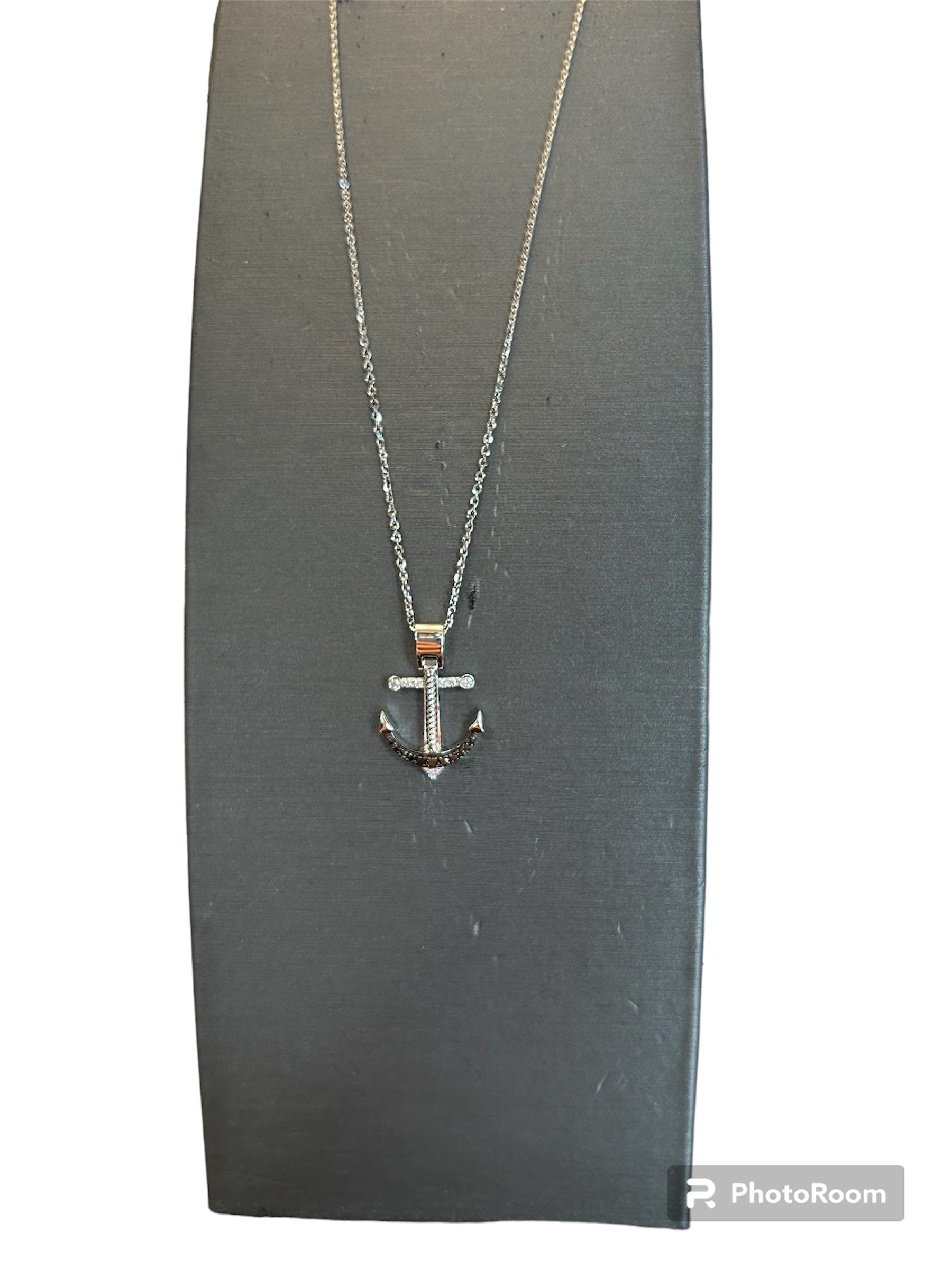 Collana con ancora oro bianco con diamanti bianchi e neri - UC089B