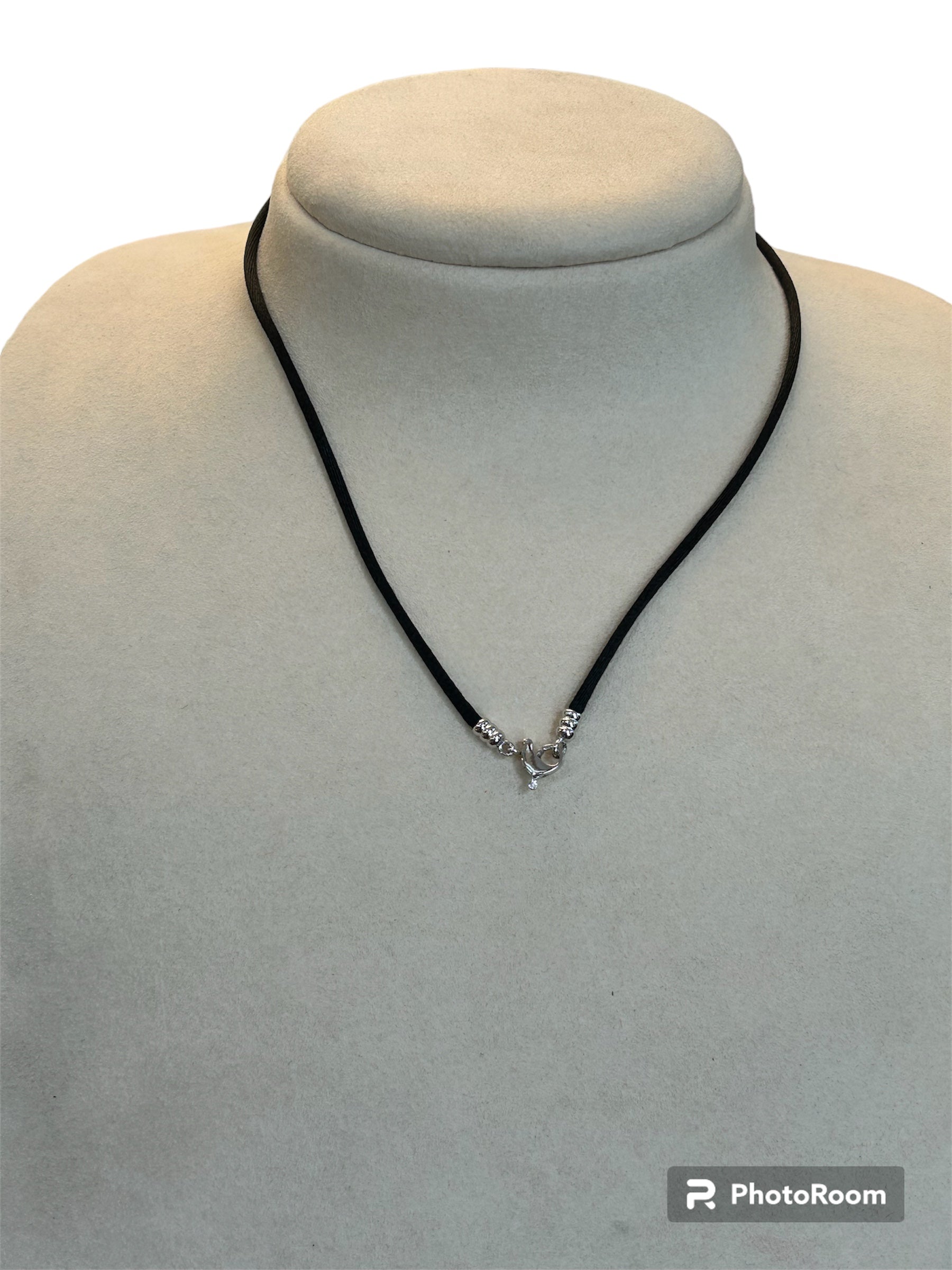 Chantecler Halsband aus schwarzer Seide und 9 Karat Weißgold – 23242