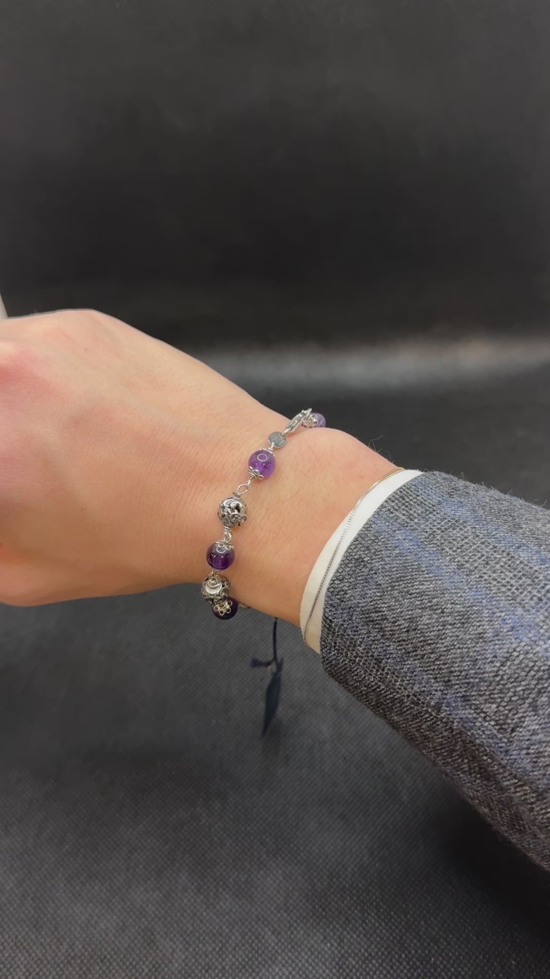 LABRIOLA-ARMBAND MIT AMETHYSTKUGELN UND POLIERTEM SILBER - 2108