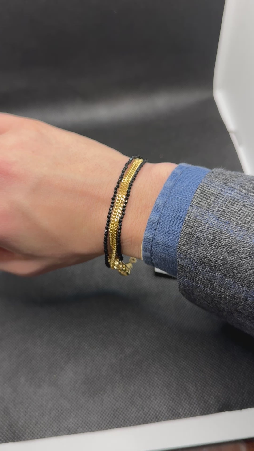 Vierreihiges Armband aus vergoldeter Bronze mit schwarzen Steinen - FIRENZE BR 048