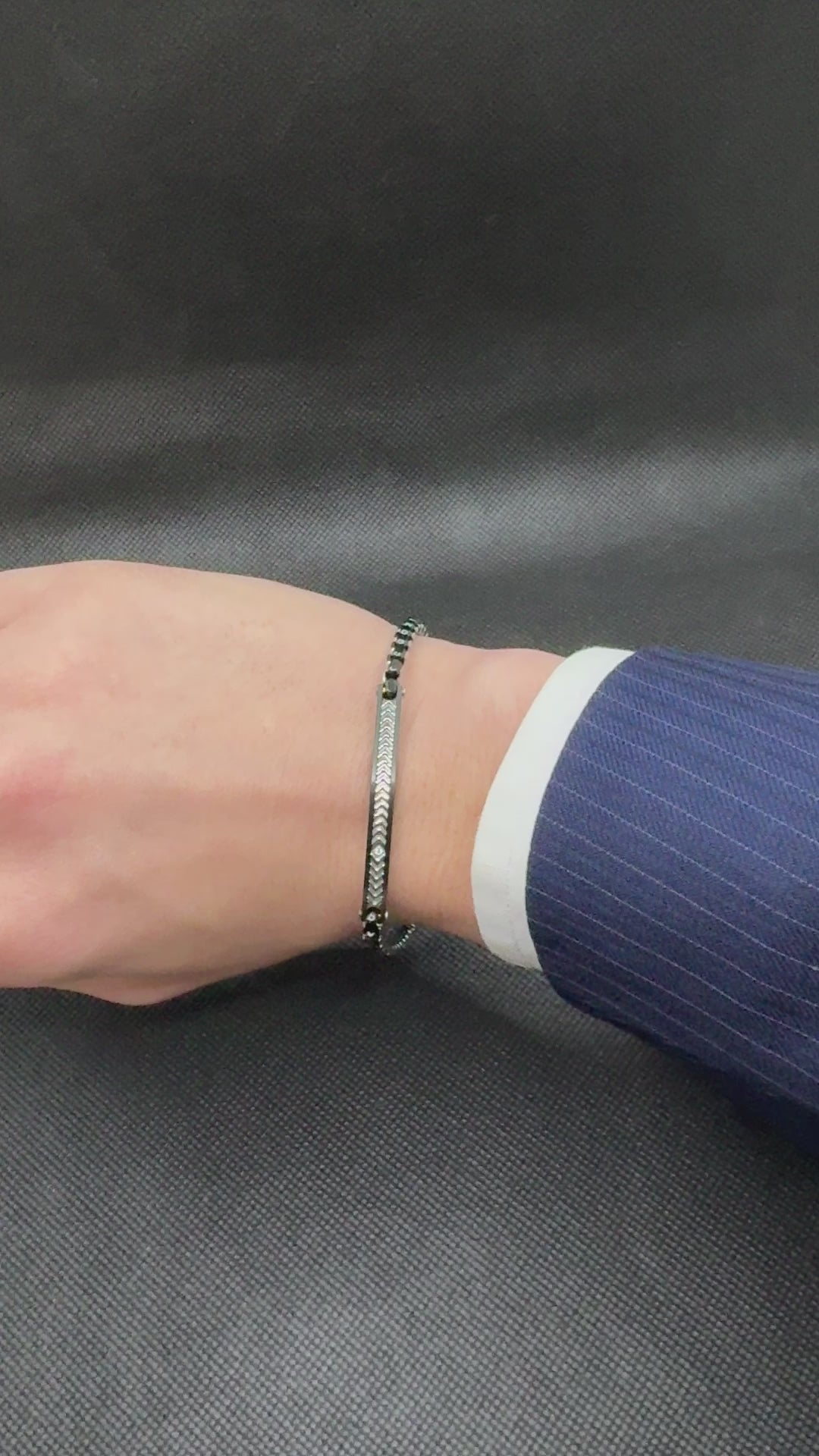 Zancan-Armband aus Stahl und schwarzer PVD-Beschichtung, mit Mittelplatte und weißem Zirkonia – UHB001