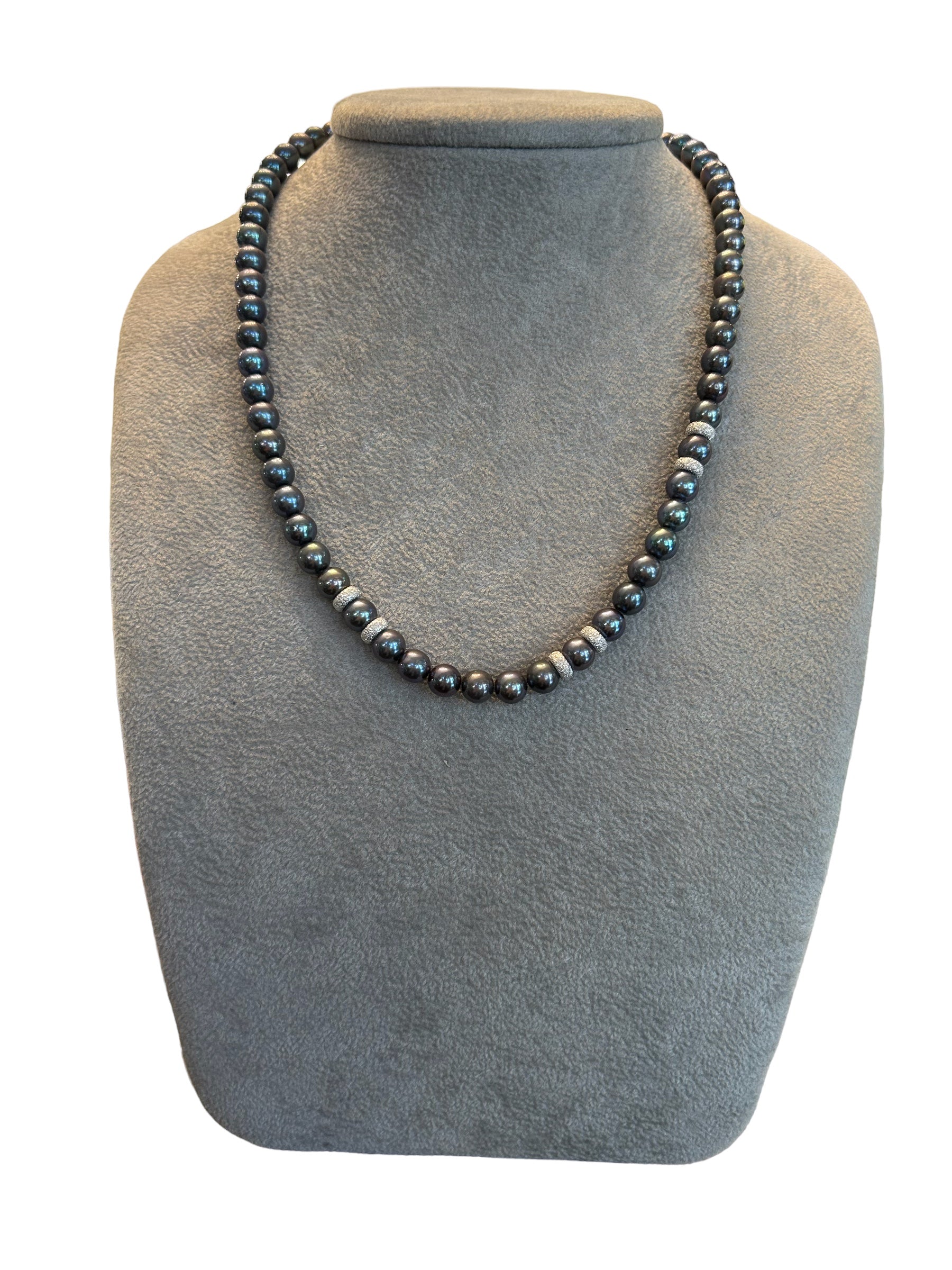 Collier de perles grises de Tahiti, or blanc 18 carats et diamants - PCL1006