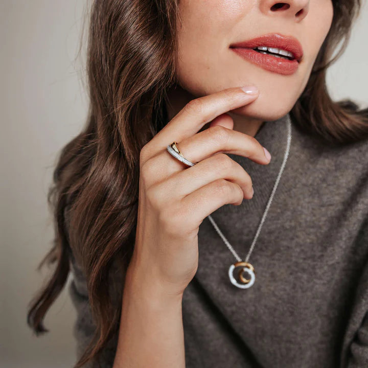 Anello TI SENTO MILANO abbraccio, in argento dorato e zirconi bianchi - 12395ZY