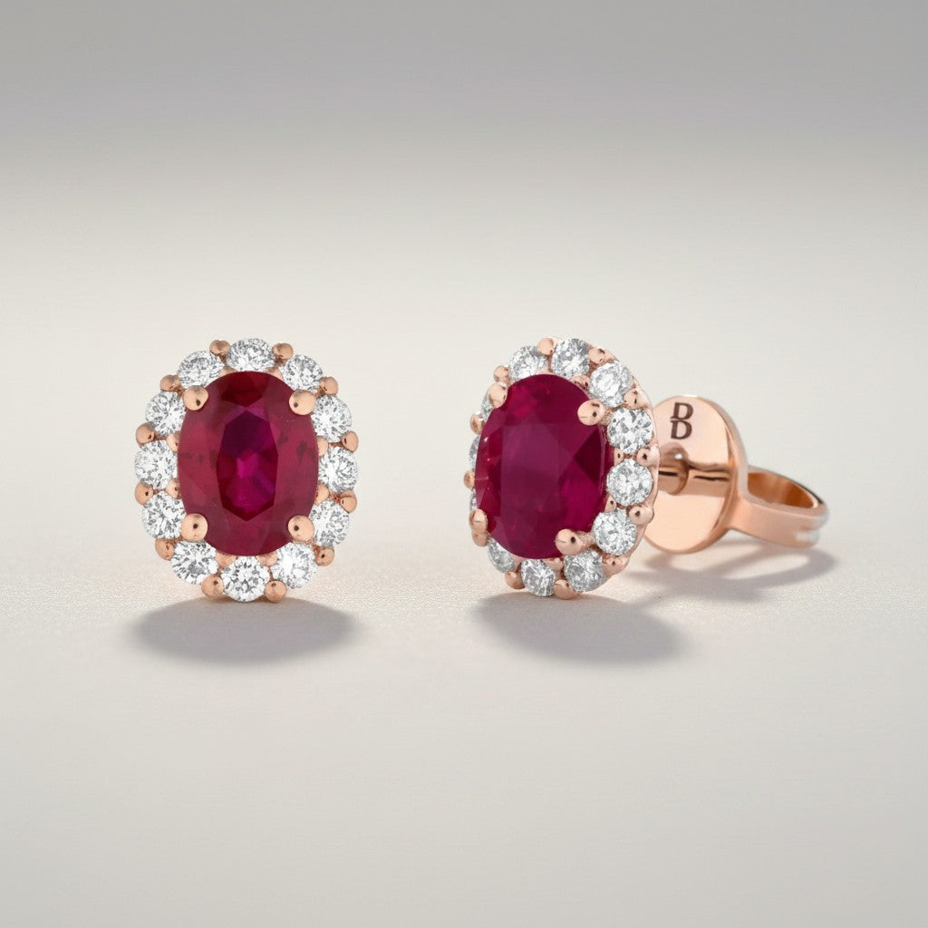Orecchini Buonocore in oro rosa 18kt e contorno di diamanti bianchi con rubini ovale, 0.94ct di rubini - 1930O03MP