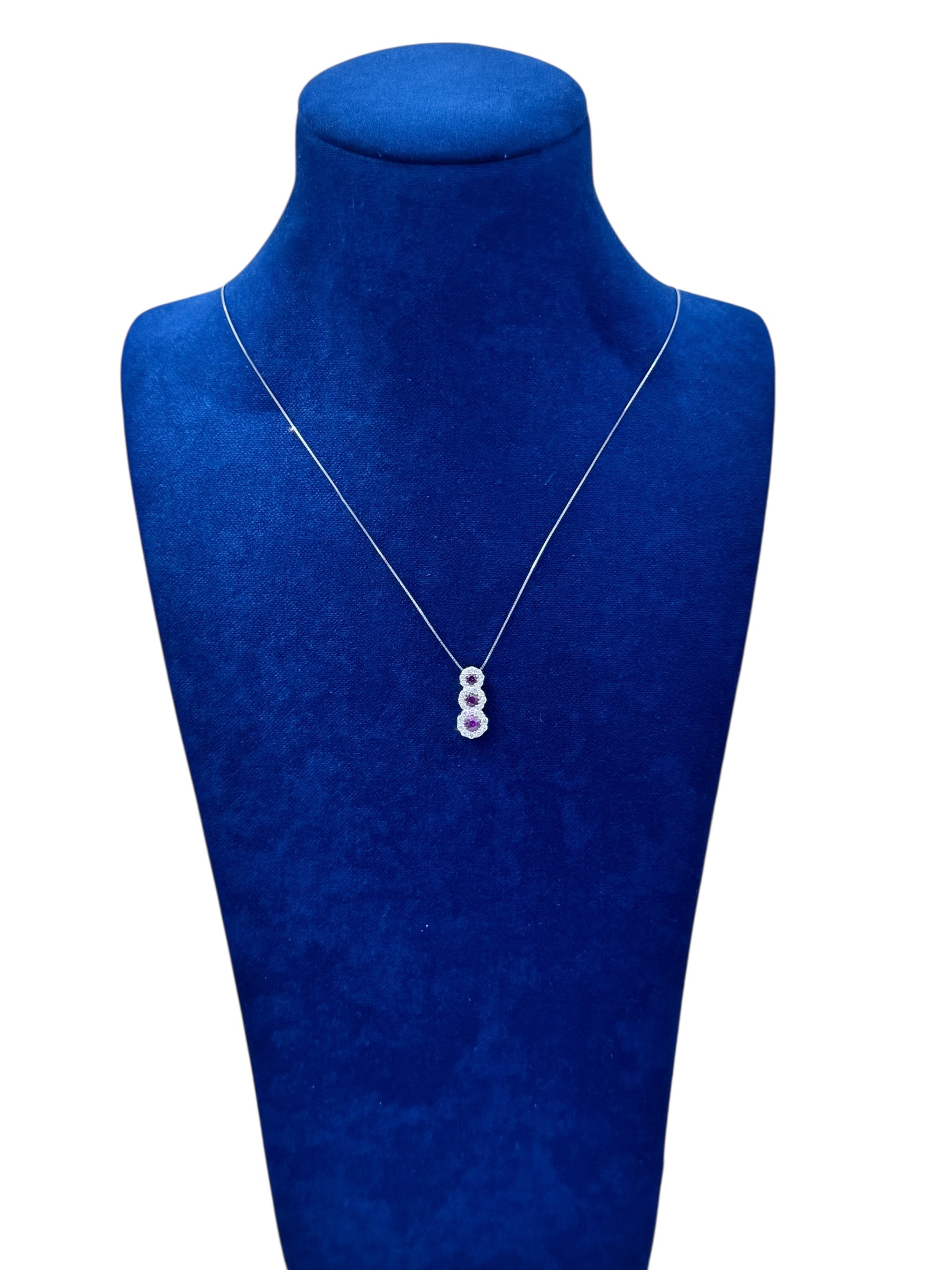 Diana - Collana trilogy in oro bianco 18kt, rubini e giro di diamanti - CL D. 36 RU