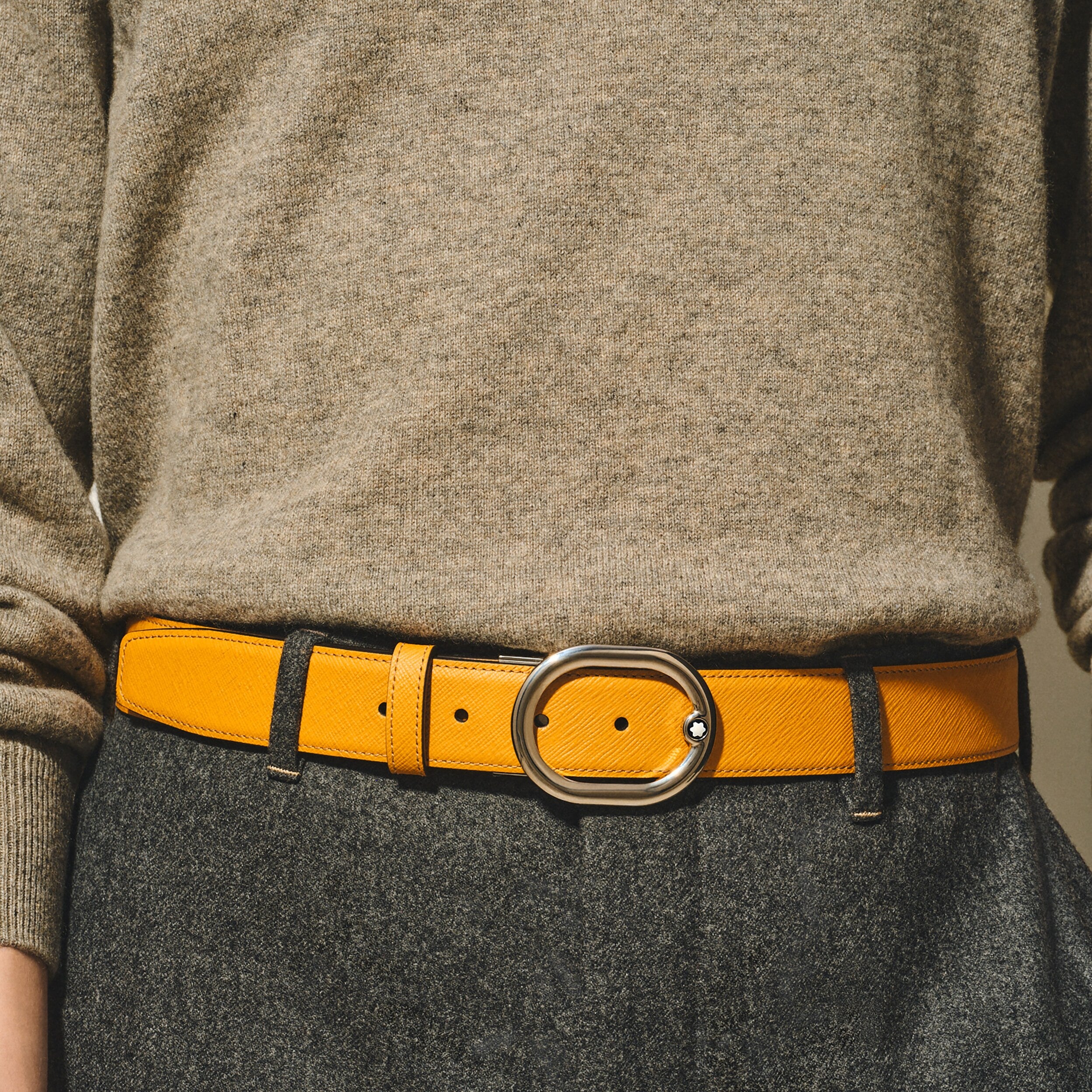 CINTURA MONTBLANC reversibile L’Ovale 35 mm in pelle fulvo/nera con fibbia - 221024