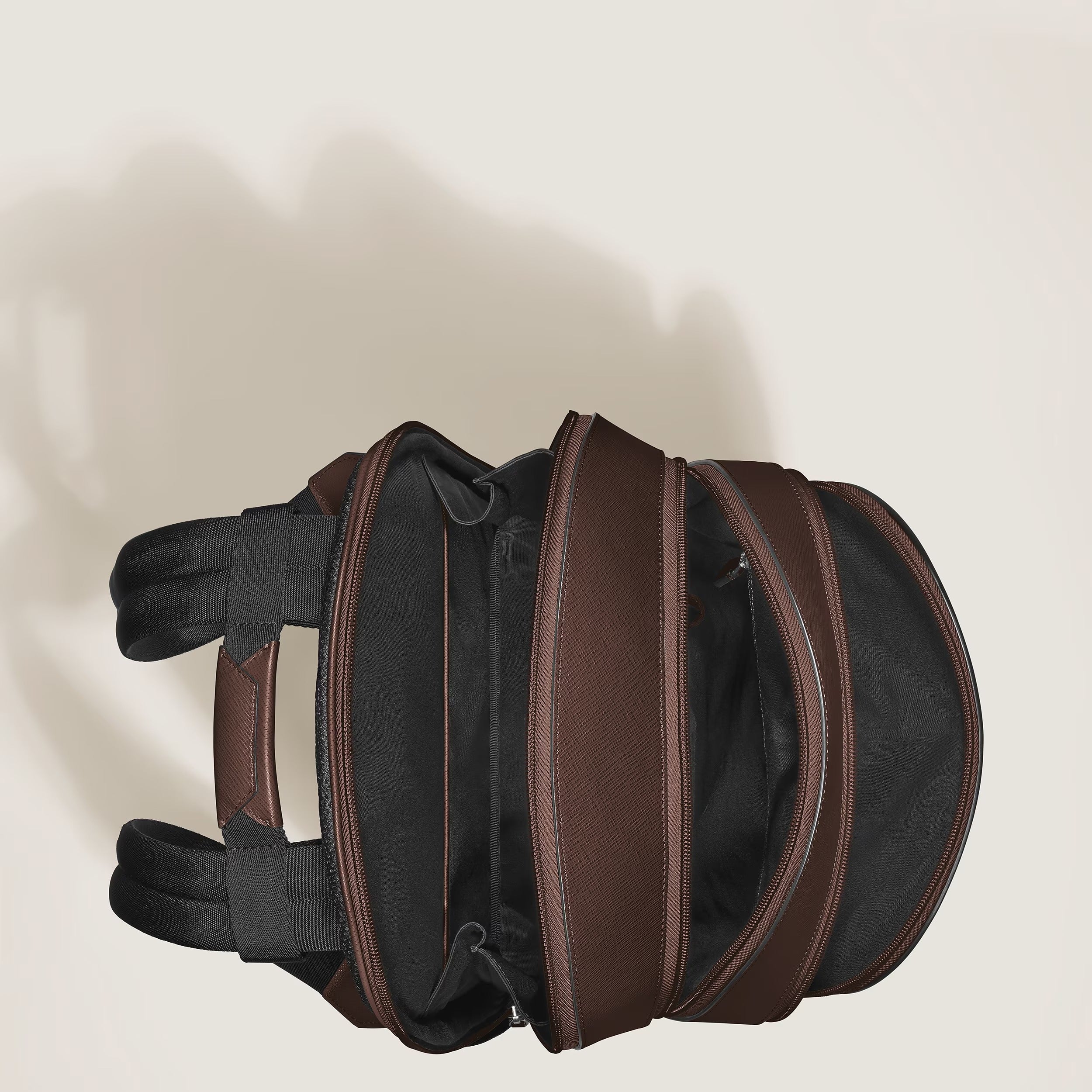 Zaino Montblanc Modello Medio con 3 Compartimenti in Pelle Sartorial, colore Ebony - 222929
