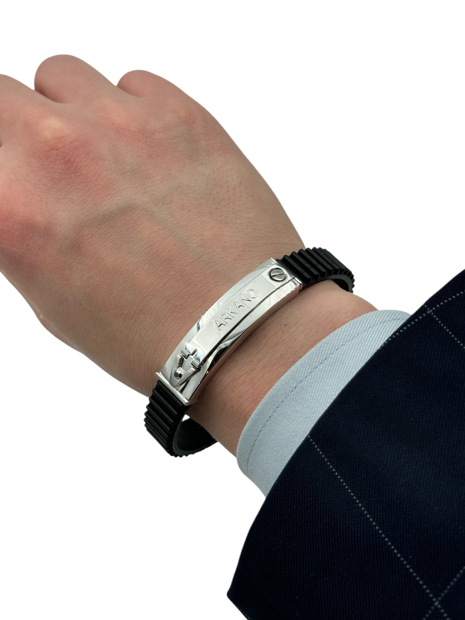Bracciale Arkano in caucciù, colore nero, e acciaio 316L, con placchetta centrale rivestita di oro bianco 18kt - BRIAT1 N OB