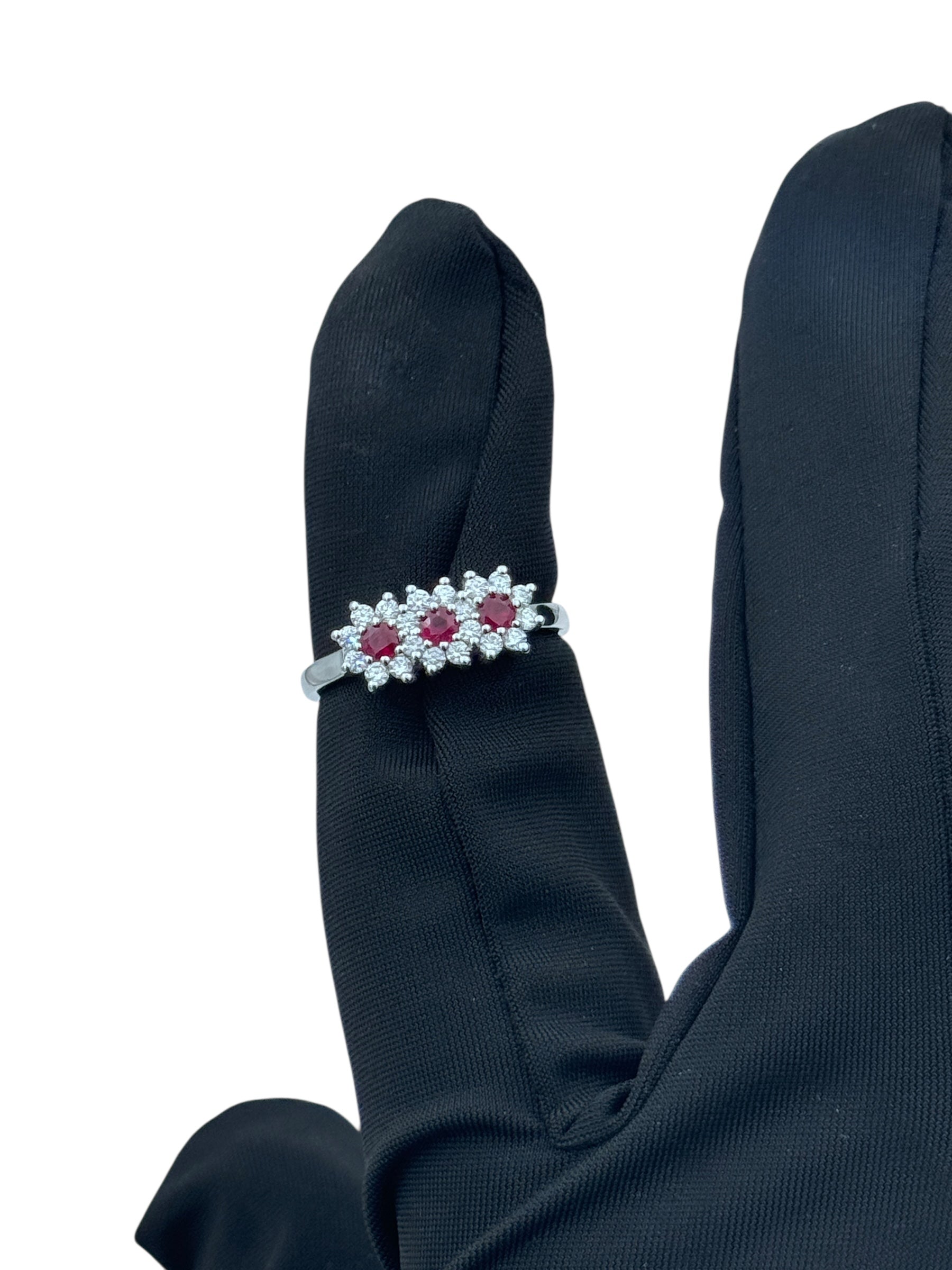 Diana - Anello Triogy in Oro Bianco 18kt, 3 Rubini e giro di diamanti - AN DIANA 30-3 RU