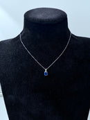 Diana - Collana in oro bianco 18kt, diamanti e zaffiro centrale - CL D. M307-ZA