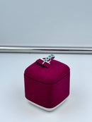 Diana - Veretta in oro bianco 18kt, giro di diamanti e 7 smeraldi - AN D. 36-7 SM