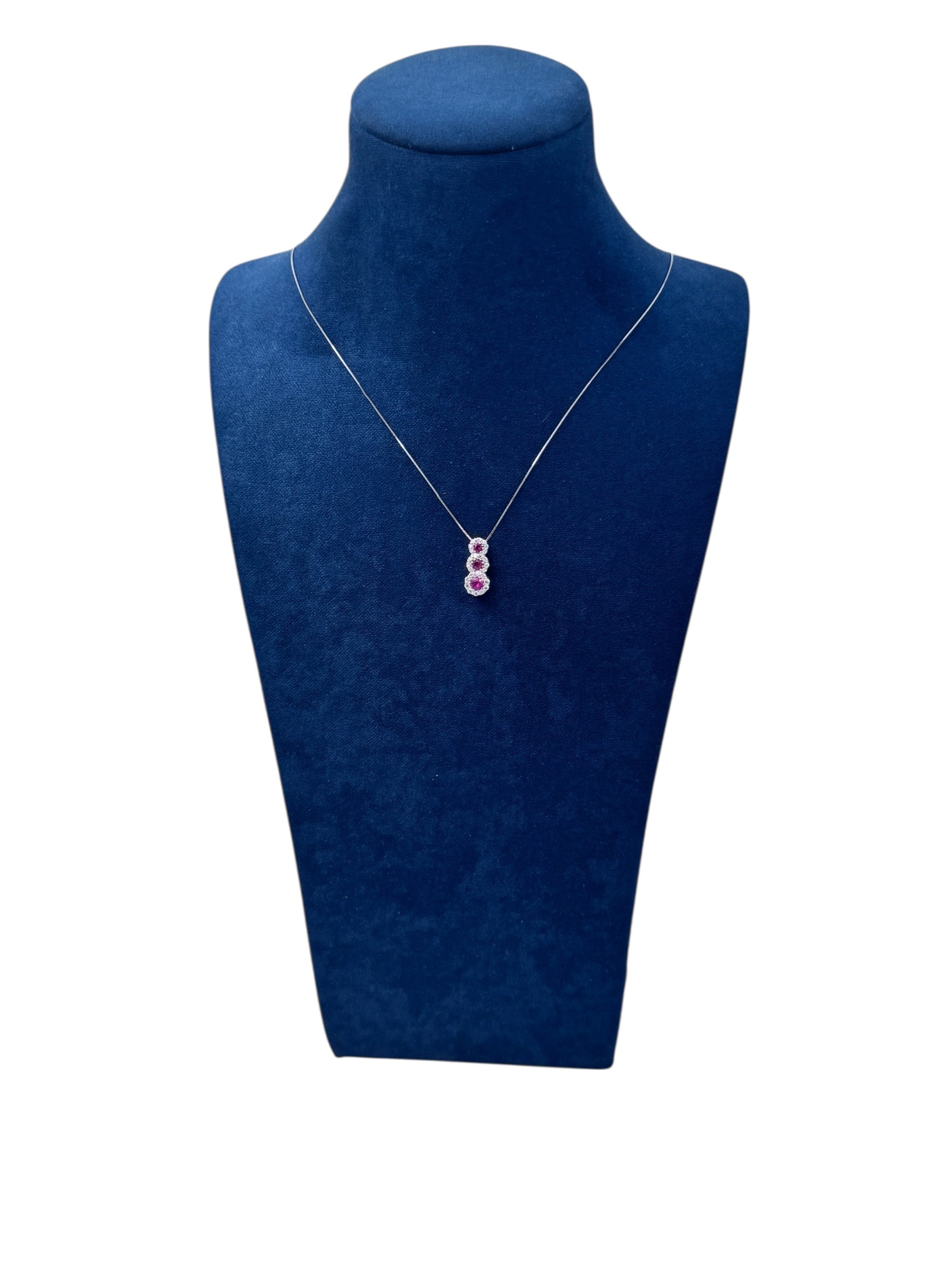 Diana - Collana trilogy in oro bianco 18kt, rubini e giro di diamanti - CL D. 36 RU