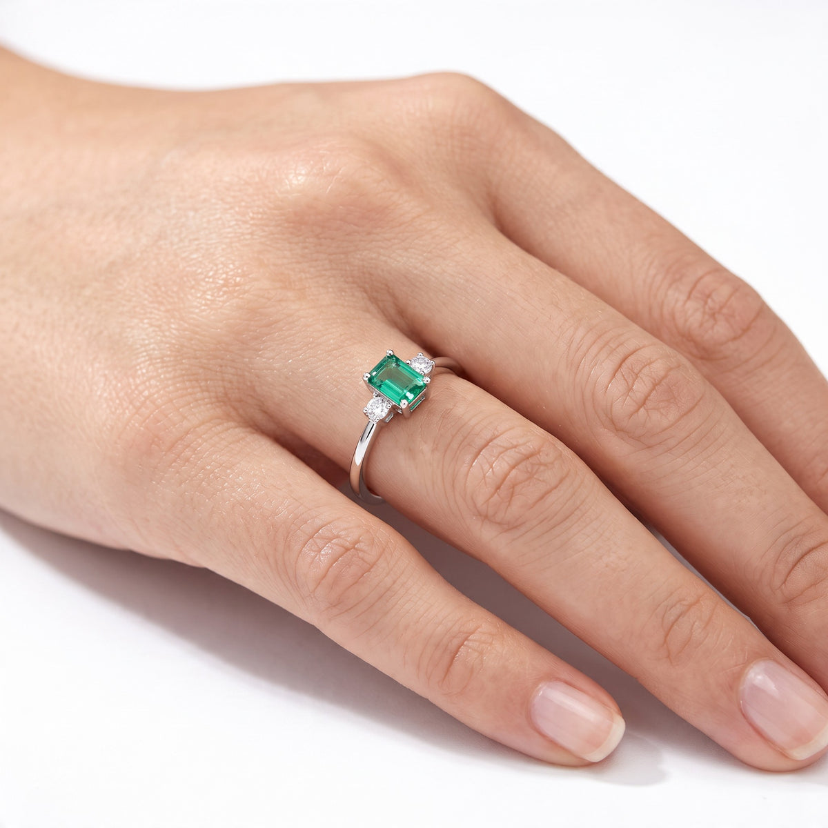 Mabina Donna - Anello In Argento 925 e smeraldo sintetico con diamanti lab-grown - 523532