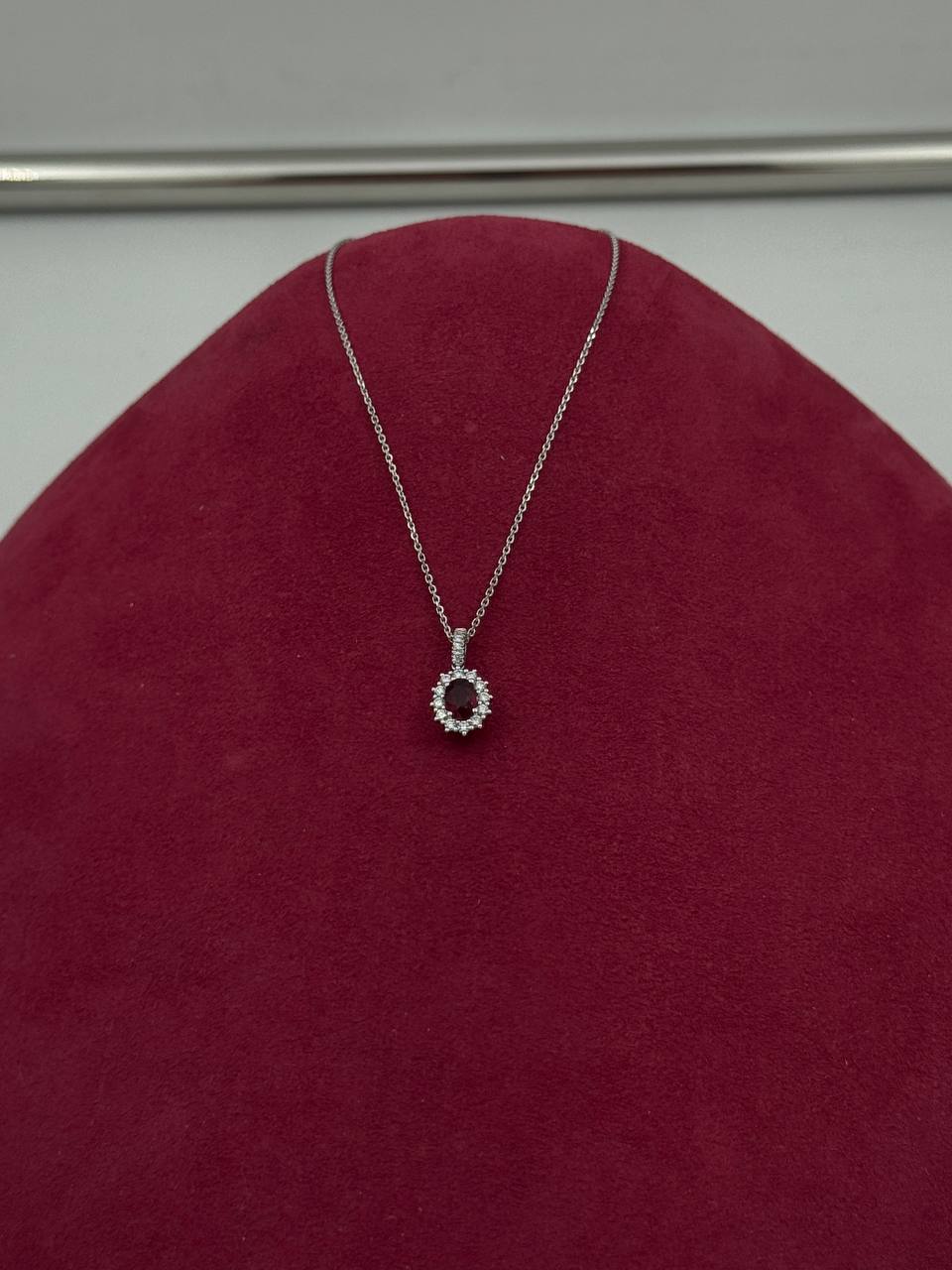 Girocollo Giorgio Visconti in oro bianco 18kt e rubino centrale, con giro di diamanti, 0.64ct di rubino - GB40452AR