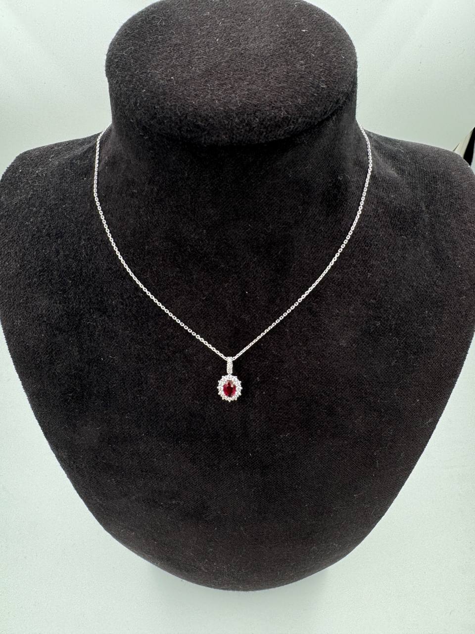 Girocollo Giorgio Visconti in oro bianco 18kt e rubino centrale, con giro di diamanti, 0.64ct di rubino - GB40452AR