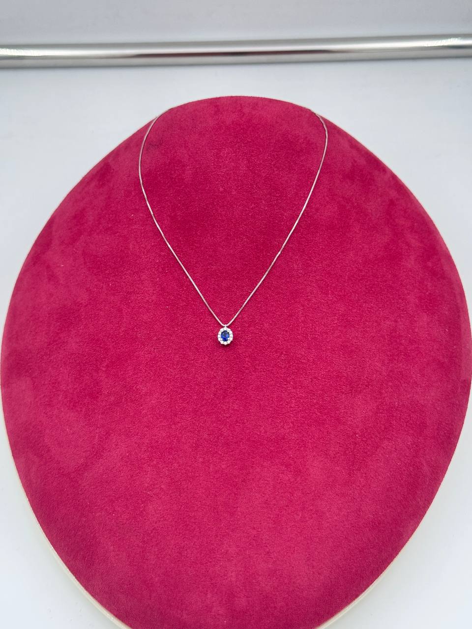 Girocollo Giorgio Visconti con Zaffiro centrale e giro di diamanti, in oro bianco 18kt, 0.21ct di zaffiro - GB37760Z