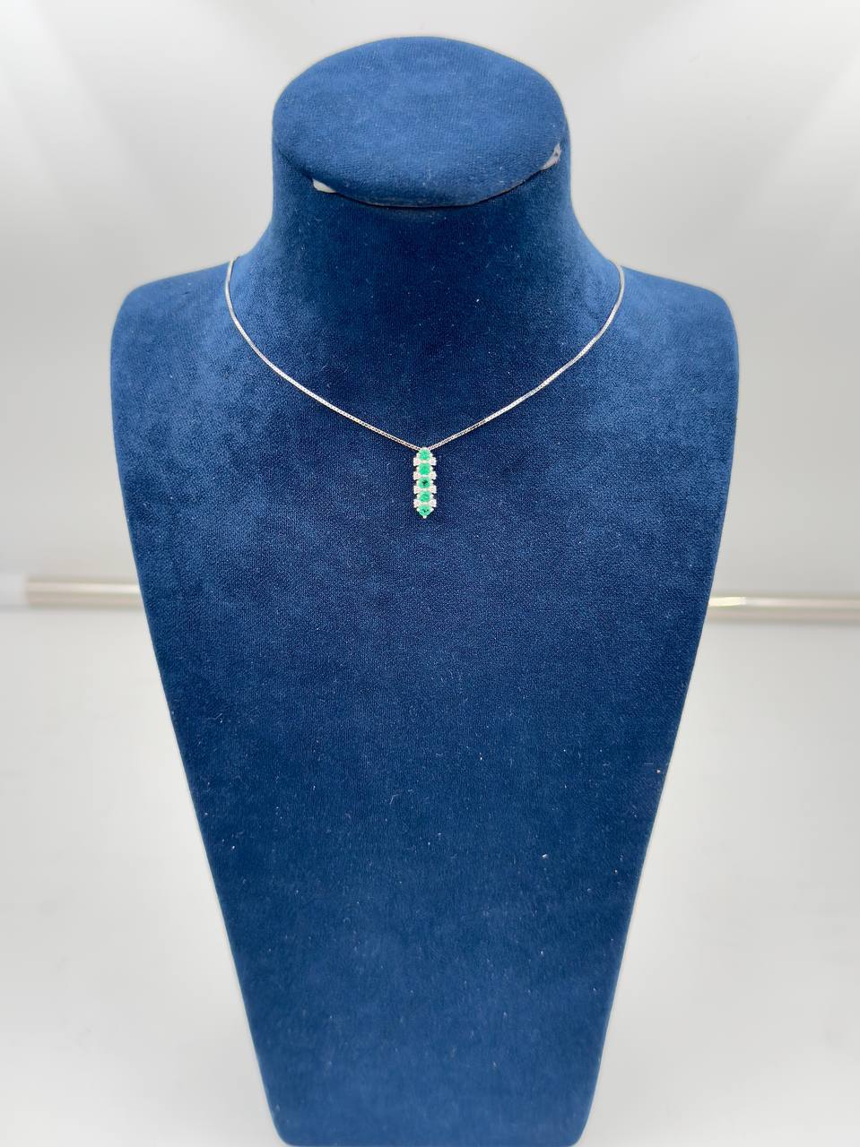 Collana Miluna in oro bianco 18kt, diamanti e 5 smeraldi - CLD5397