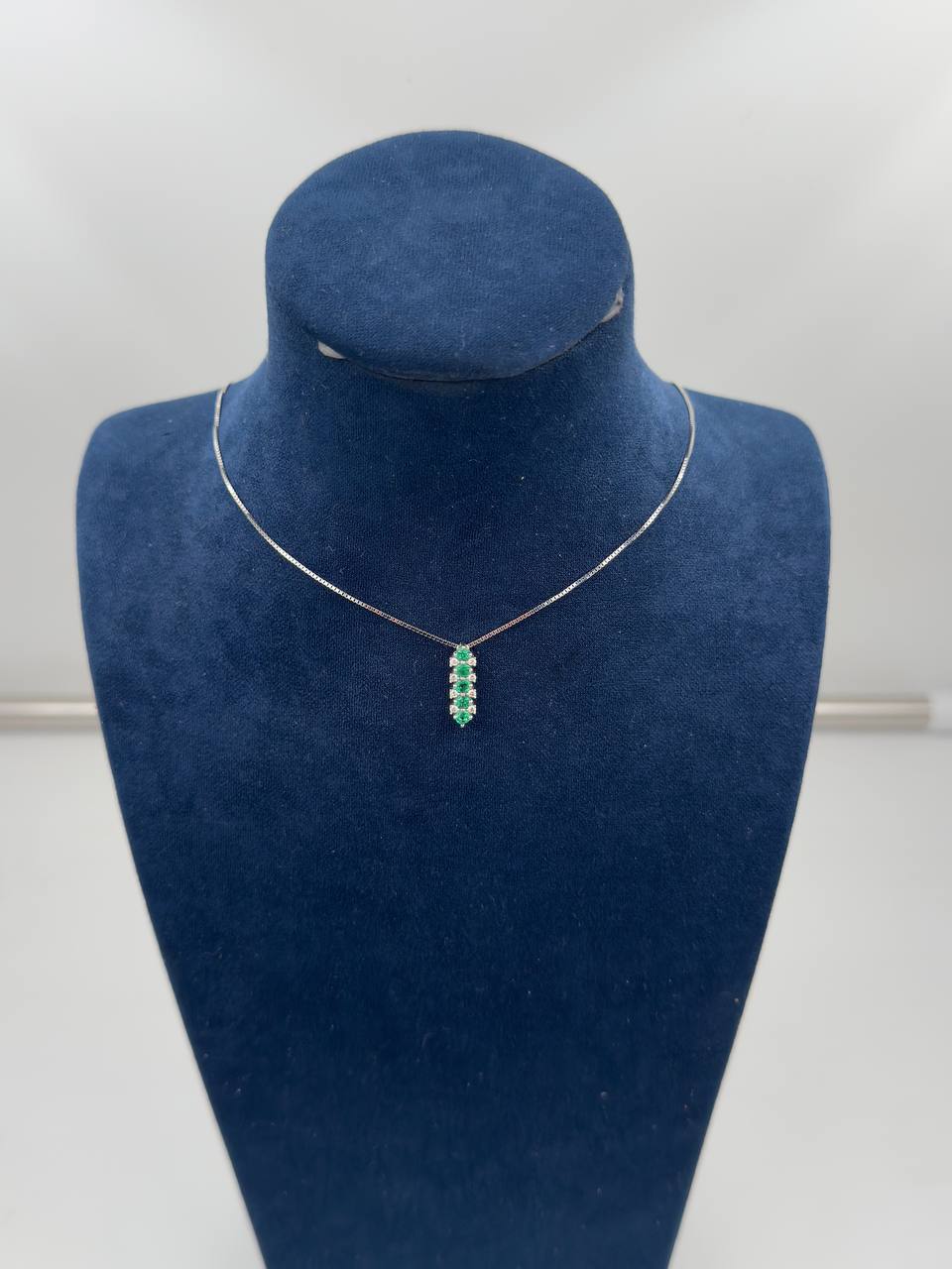 Collana Miluna in oro bianco 18kt, diamanti e 5 smeraldi - CLD5397