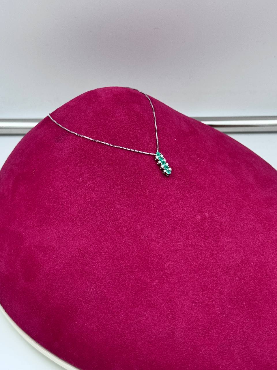 Collana Miluna in oro bianco 18kt, diamanti e 5 smeraldi - CLD5397