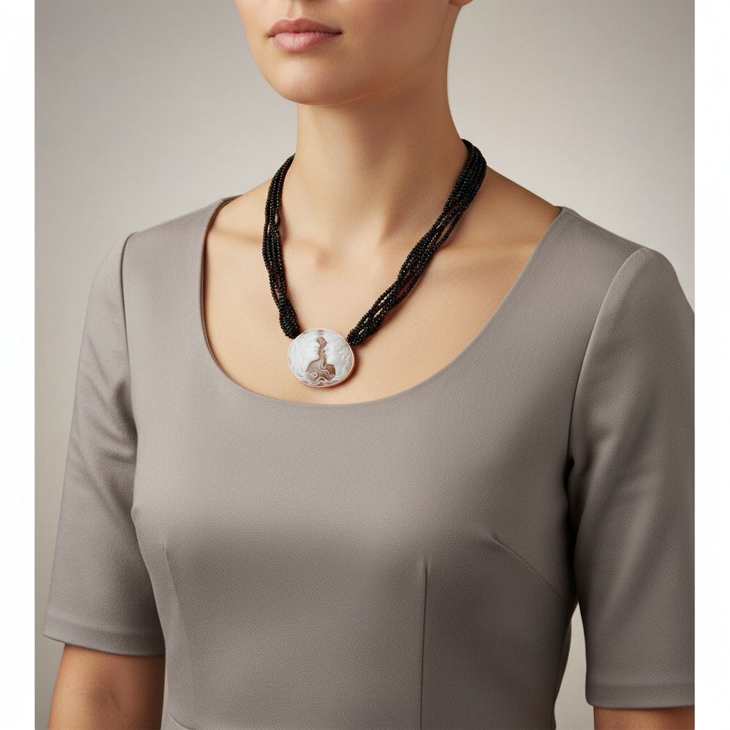 LUCEDEIMIEIOCCHI Choker multifilo in argento dorato, spinelli neri e cammeo naturale - LDMO 798 COL