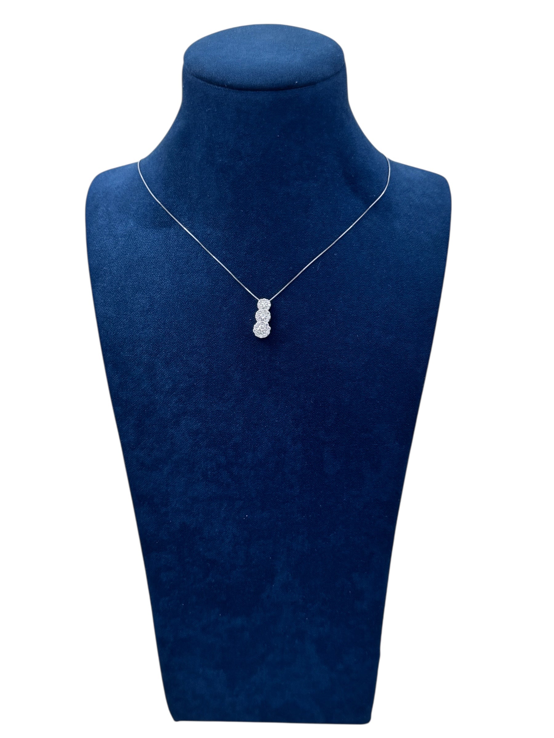 Diana - Collana trilogy in oro bianco 18kt e mosaico di diamanti a scalare - CL D. 36 BR