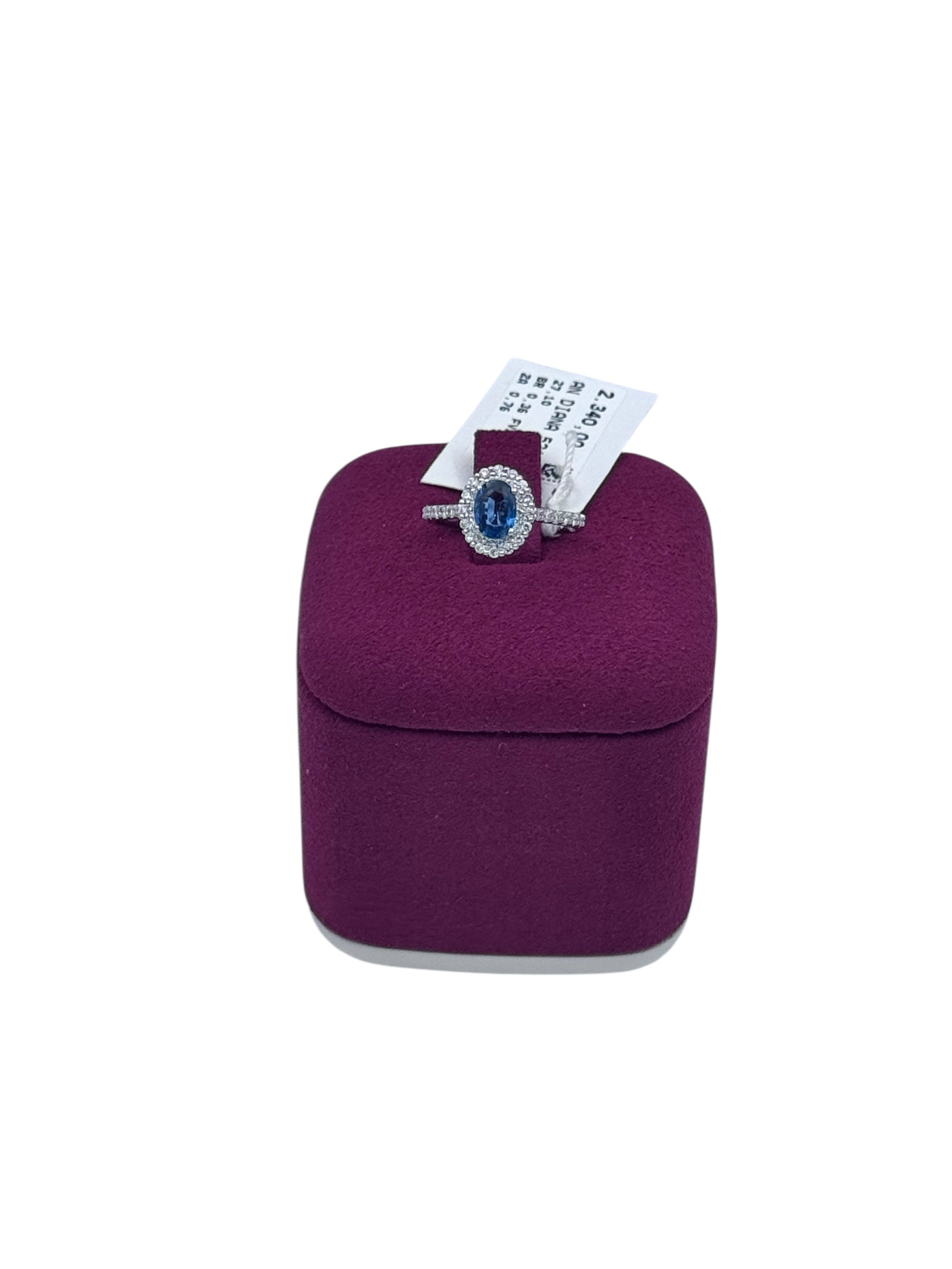 Diana - Anello in oro bianco 18kt, zaffiro centrale e giro di diamanti - AN DIANA 521+ ZA