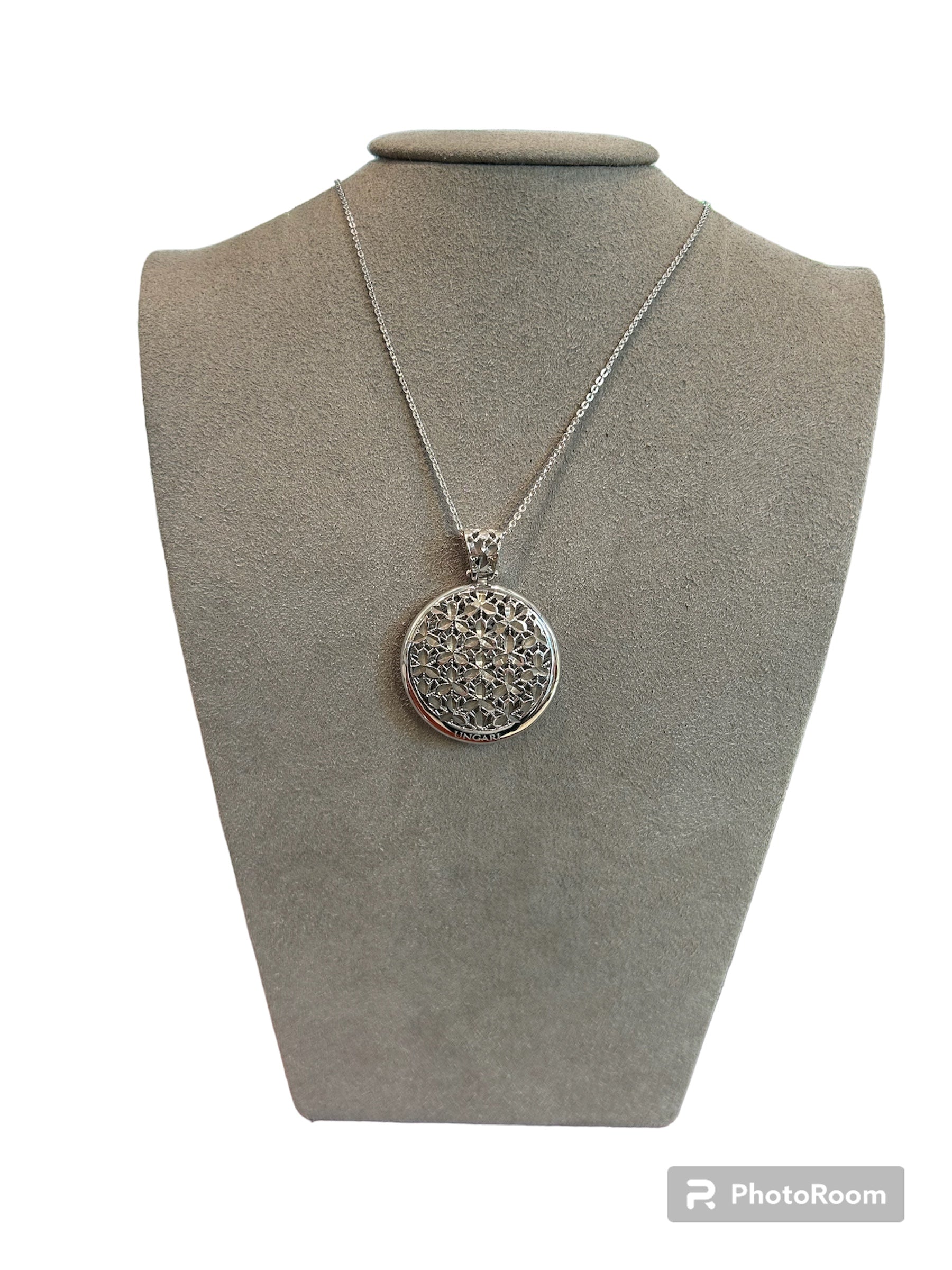 Silver necklace with medallion - CL 010B