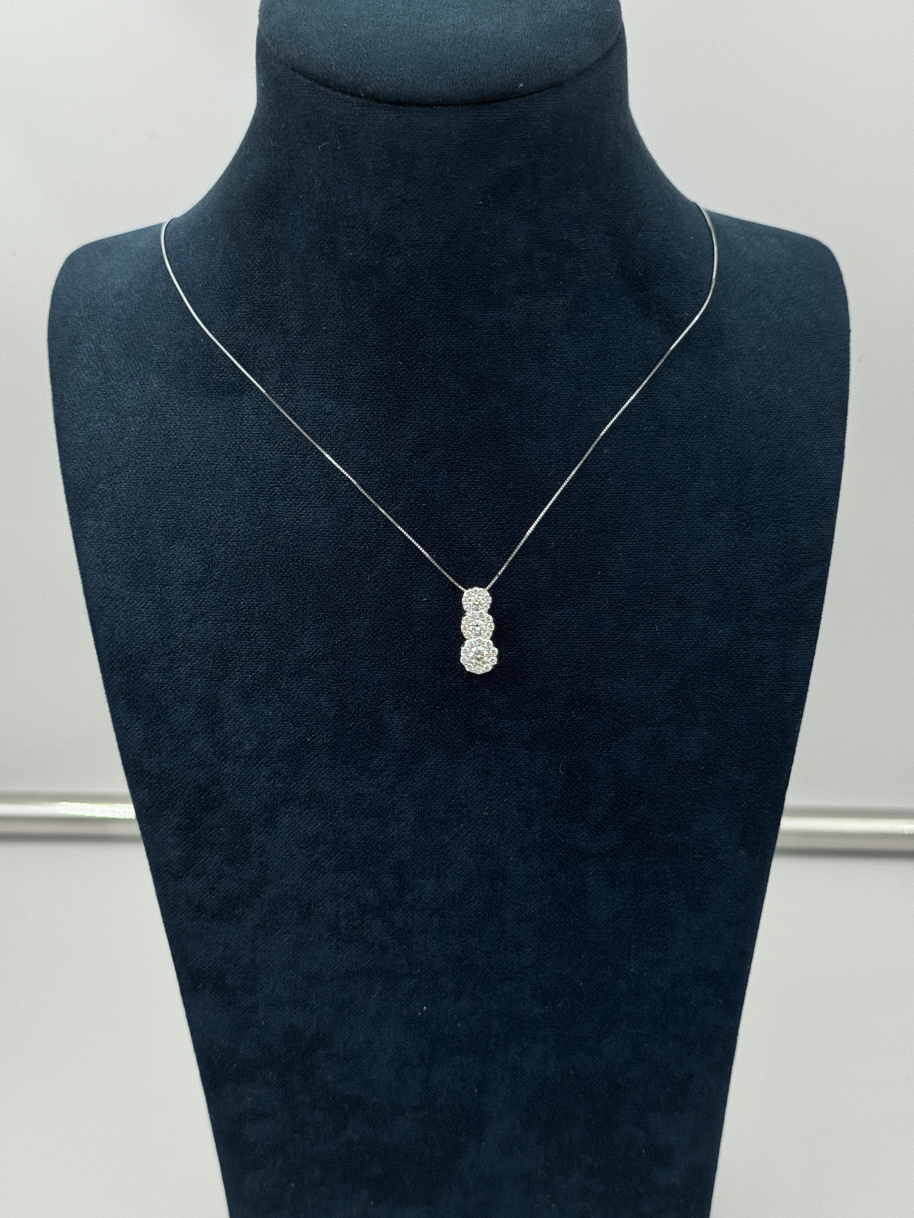 Diana - Collana trilogy in oro bianco 18kt e mosaico di diamanti a scalare - CL D. 36 BR