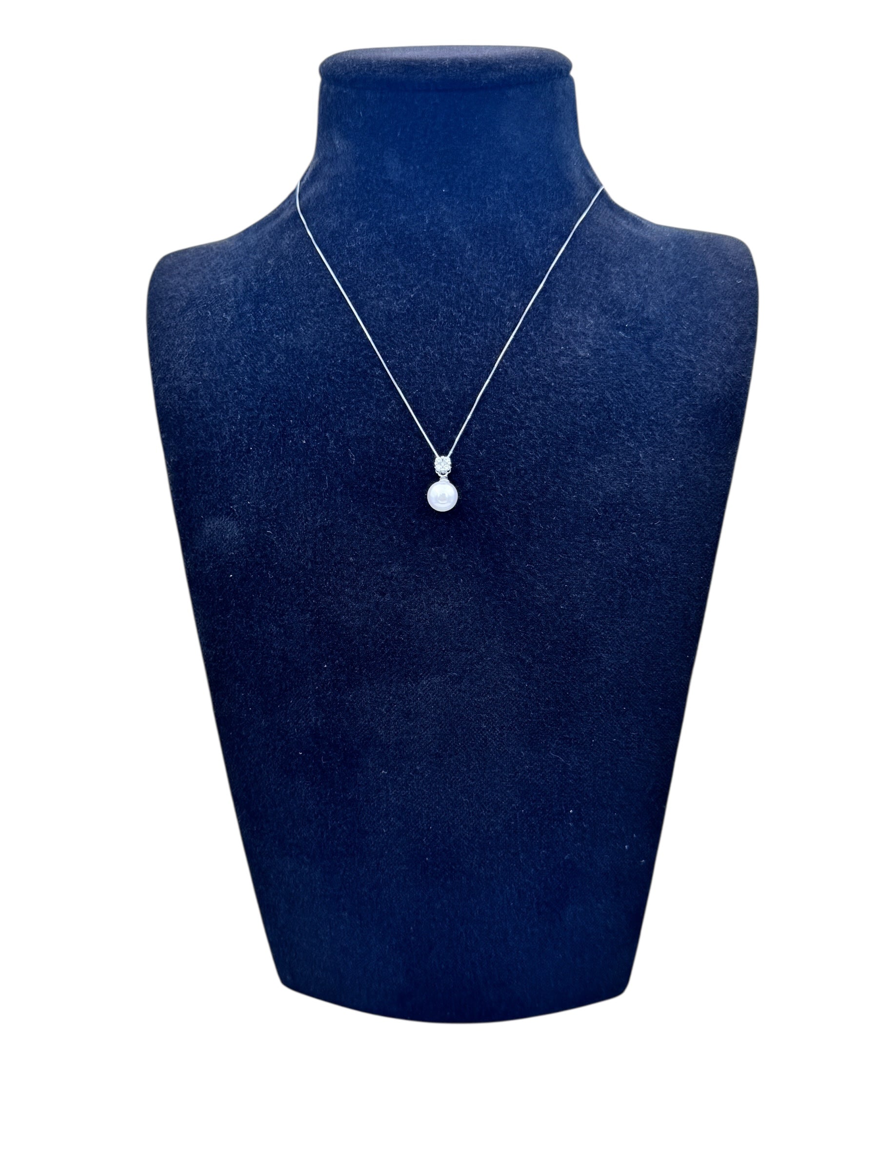 Diana - Collana in oro bianco 18kt, con mosaico di diamanti e perla centrale giapponese - CLPBR086MINI