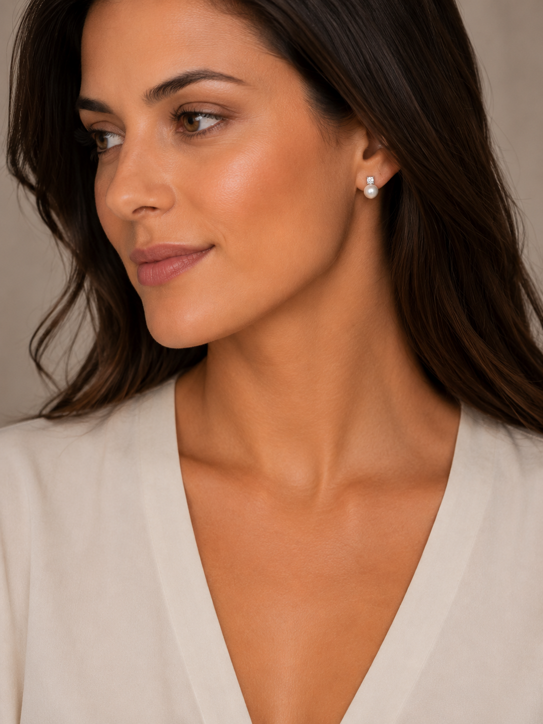 Orecchini Miluna, collezione Eva, in argento con perla Oriente 8,5-9 mm illuminata da un topazio bianco - PER2946