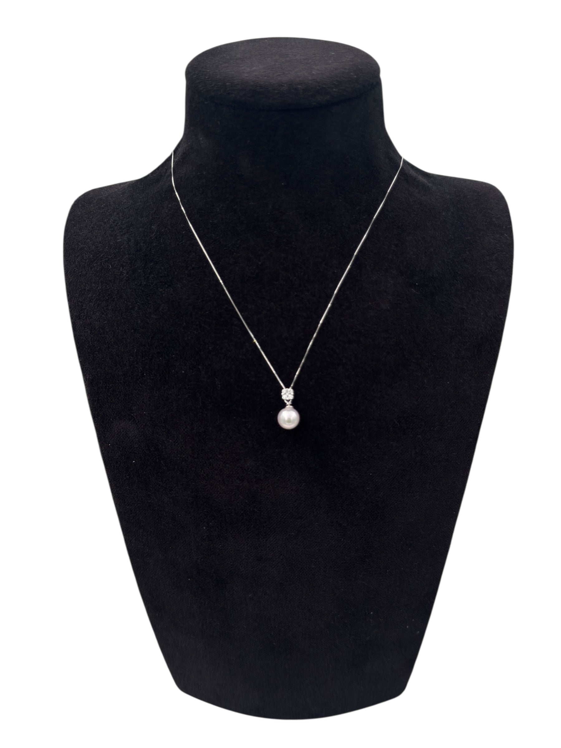 Diana - Collana in oro bianco 18kt, con mosaico di diamanti e perla centrale giapponese - CLPBR086MINI