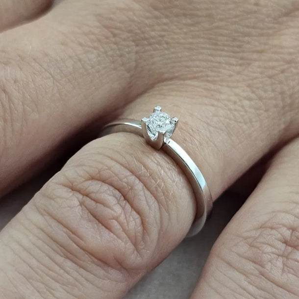 Anello Solitario Giorgio Visconti in oro bianco 18kt e diamante centrale, 0.20ct - AB12273C