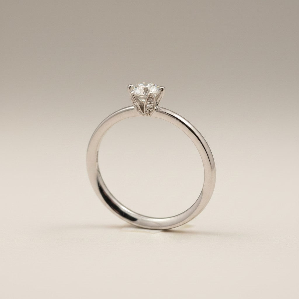 Anello solitario in oro bianco con diamanti, 0.19ct - AB16612D