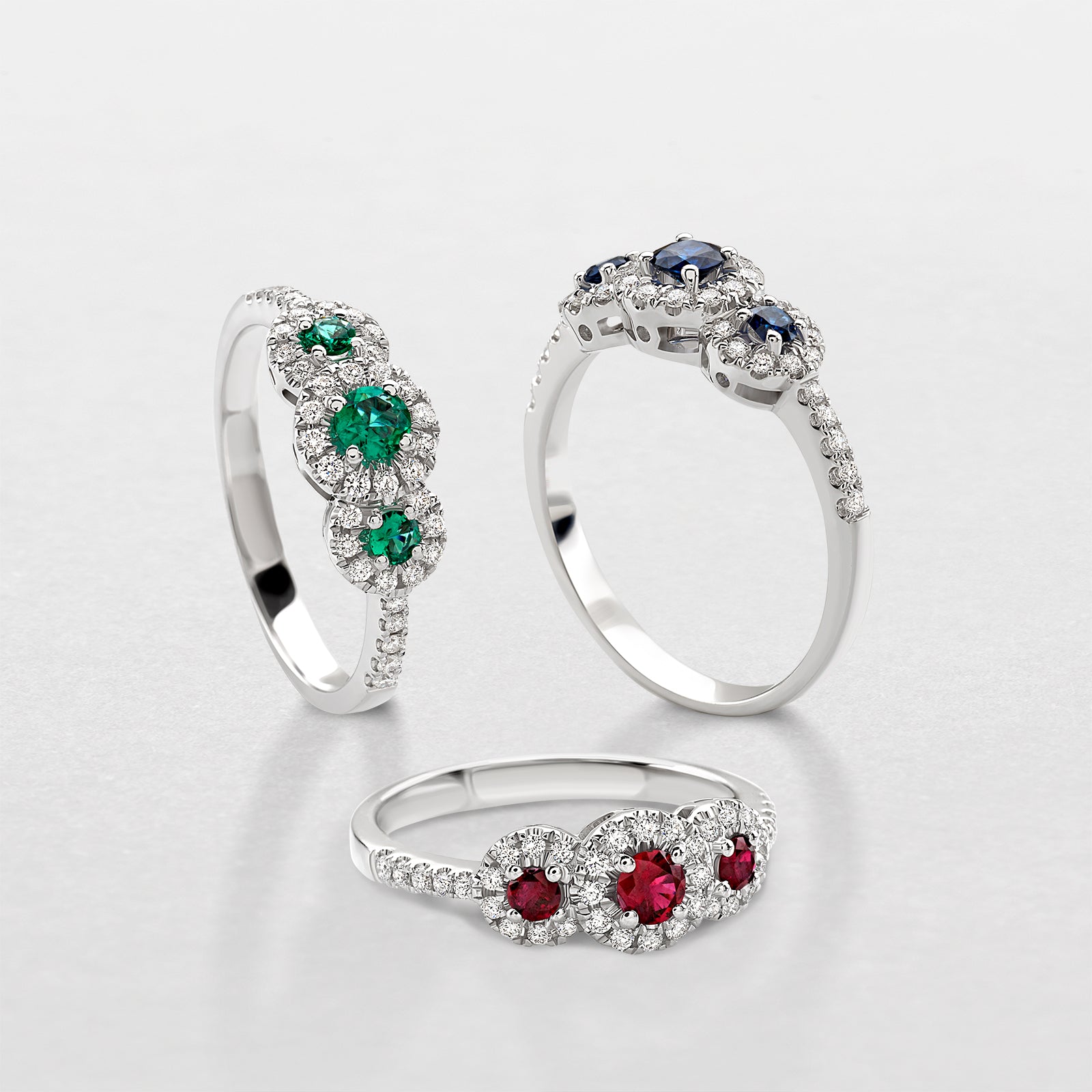 Anello Trilogy Giorgio Visconti  in oro bianco 18kt, diamanti e tre smeraldi centrali, 0.26ct di smeraldi - ABX16703S