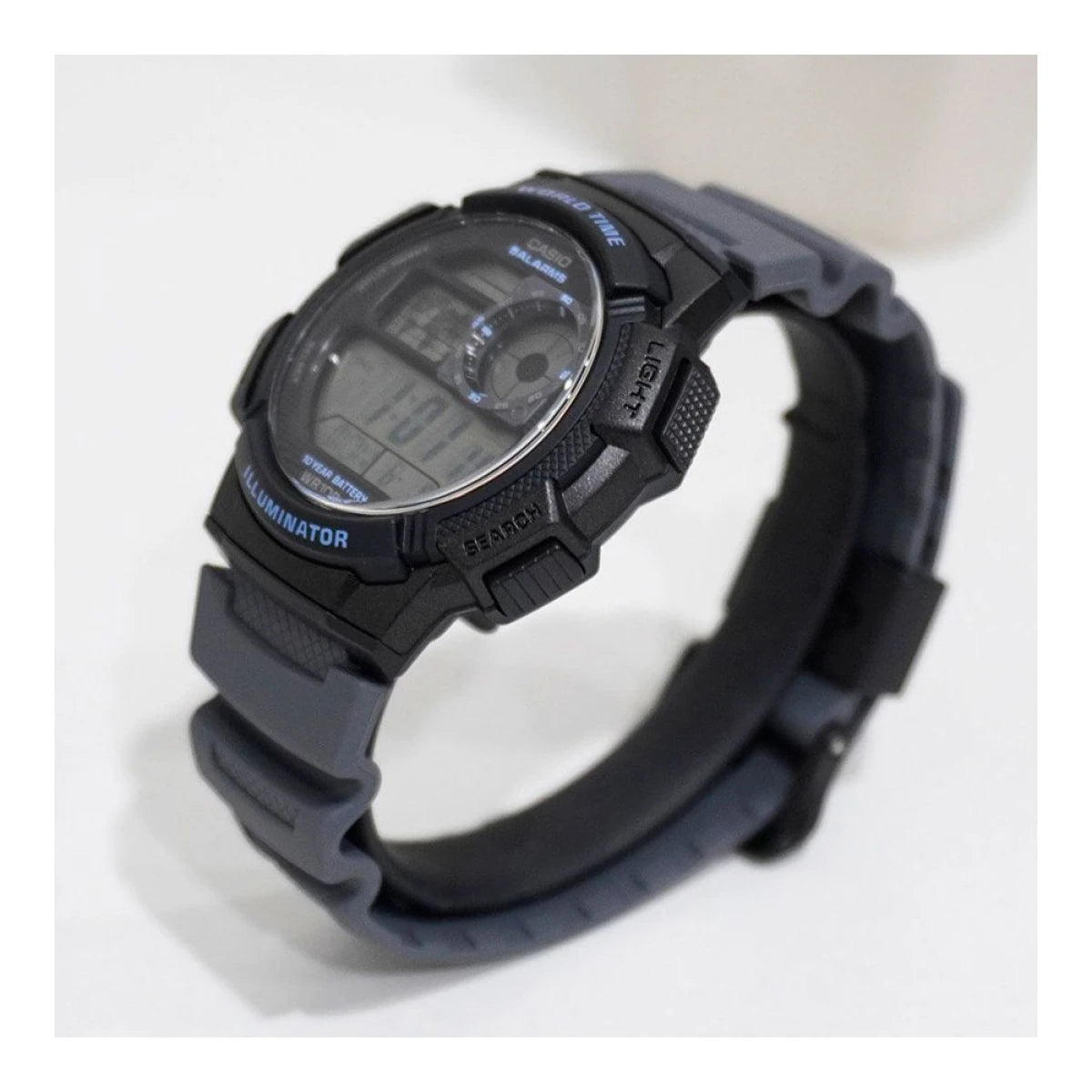 Uhr aus der CASIO-Kollektion, Herrenmodell, Digital und Weltzeit, 45 mm – AE-1000W-8AVEF