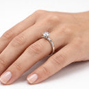 Giorgio Visconti Anello solitario in oro bianco 18 kt con diamante centrale ct 0,40 e diamanti laterali ct 0,05 - AB16612F