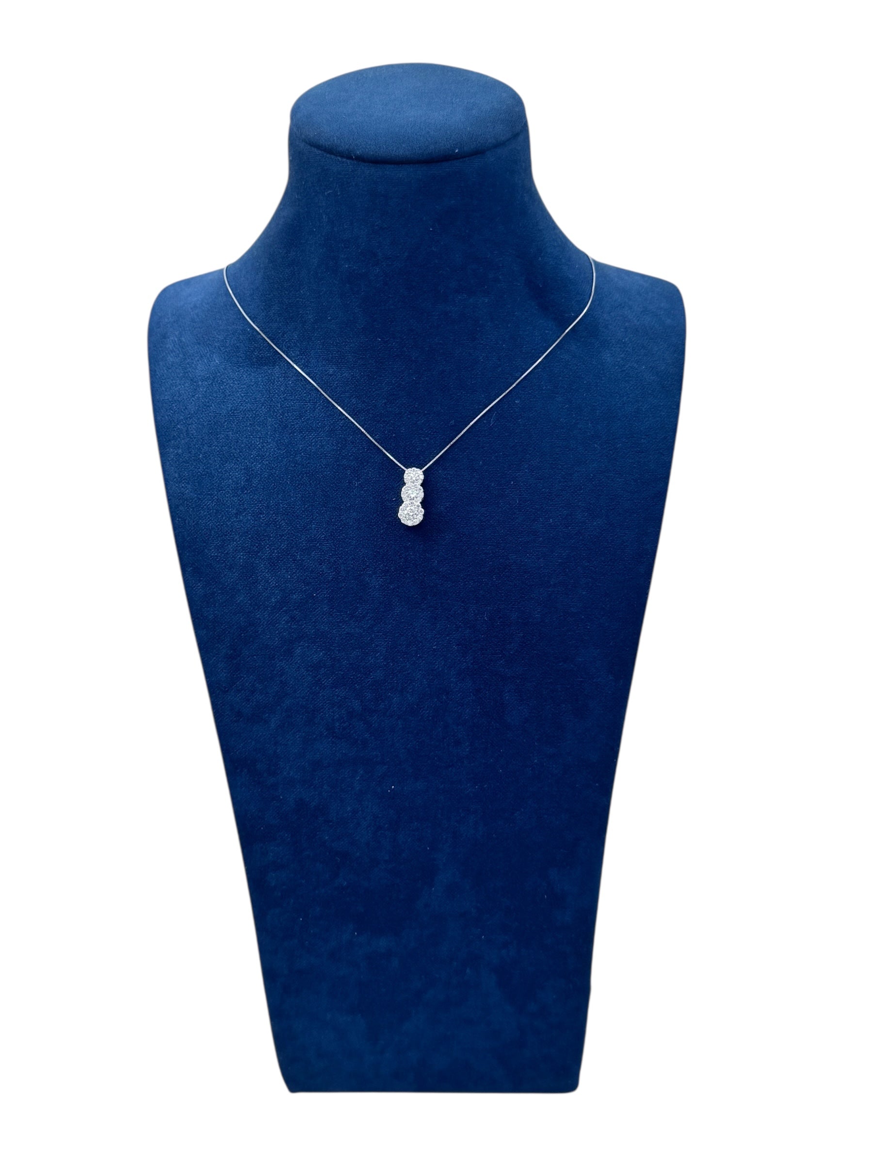 Diana - Collana trilogy in oro bianco 18kt e mosaico di diamanti a scalare - CL D. 36 BR