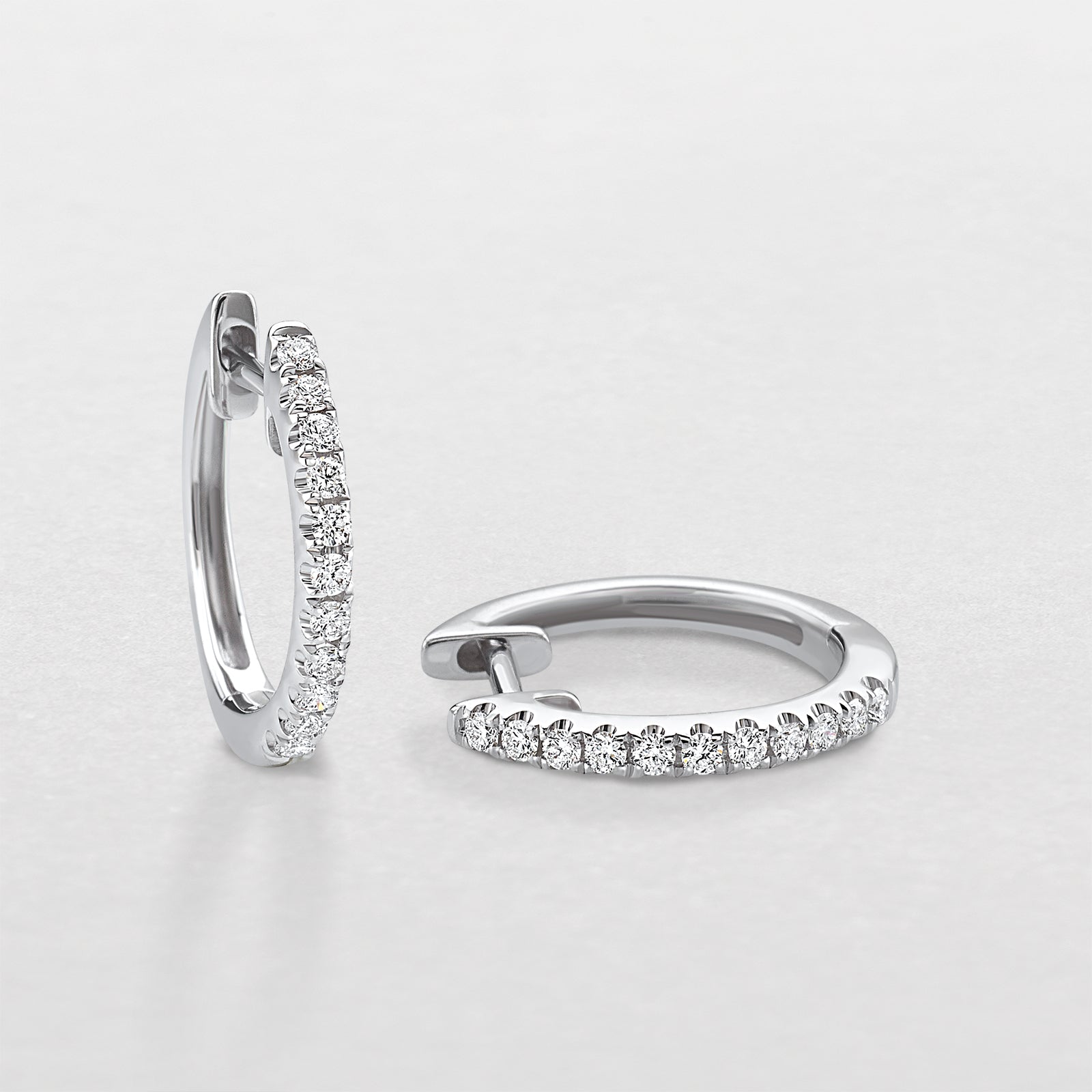 Orecchini Giorgio Visconti a cerchio in oro bianco 18KT e diamanti, 0.18ct - BBX37981