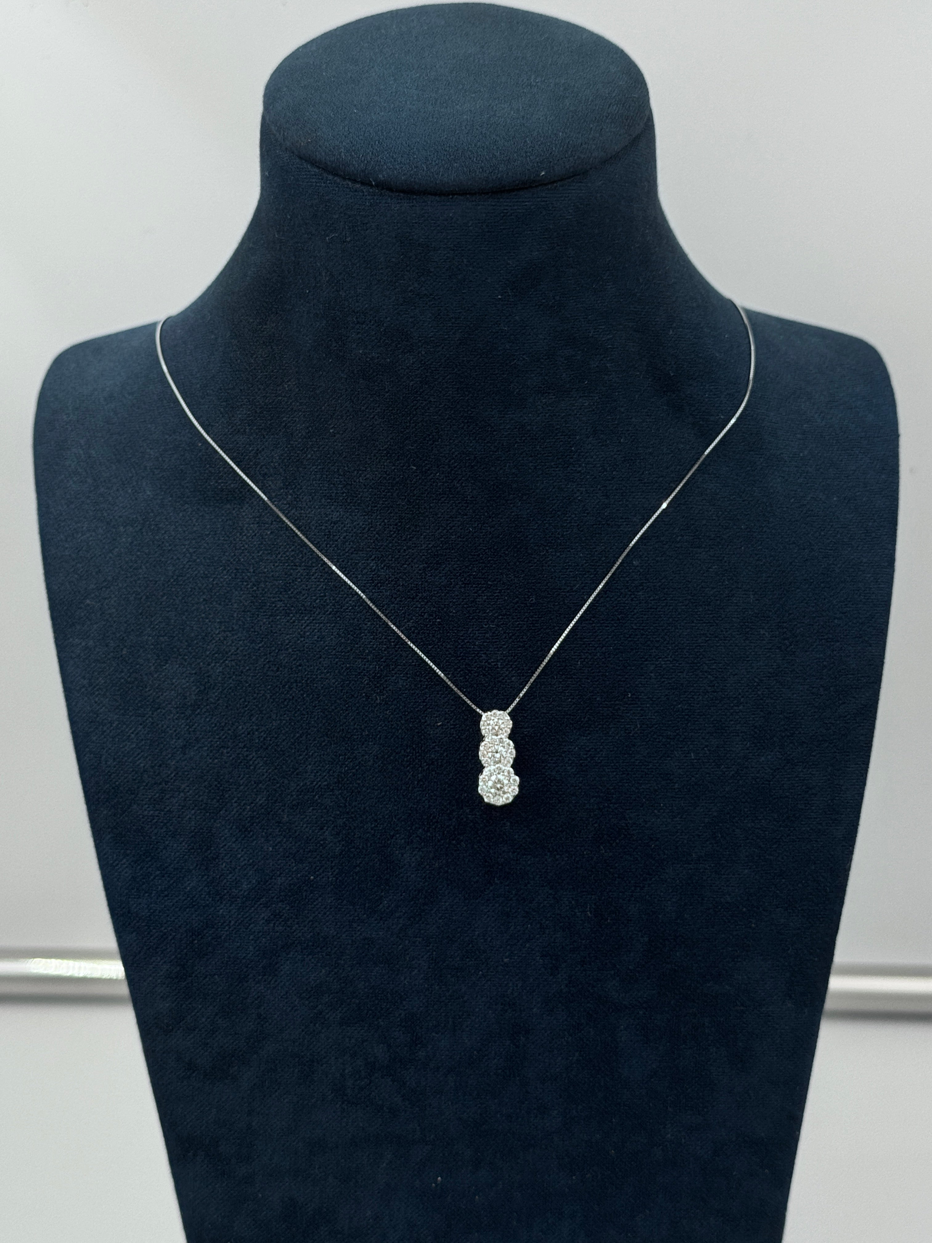 Diana - Collana trilogy in oro bianco 18kt e mosaico di diamanti a scalare - CL D. 36 BR