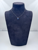 Diana - Collana in oro bianco 18kt, diamanti e zaffiro centrale - CL D. M307-ZA