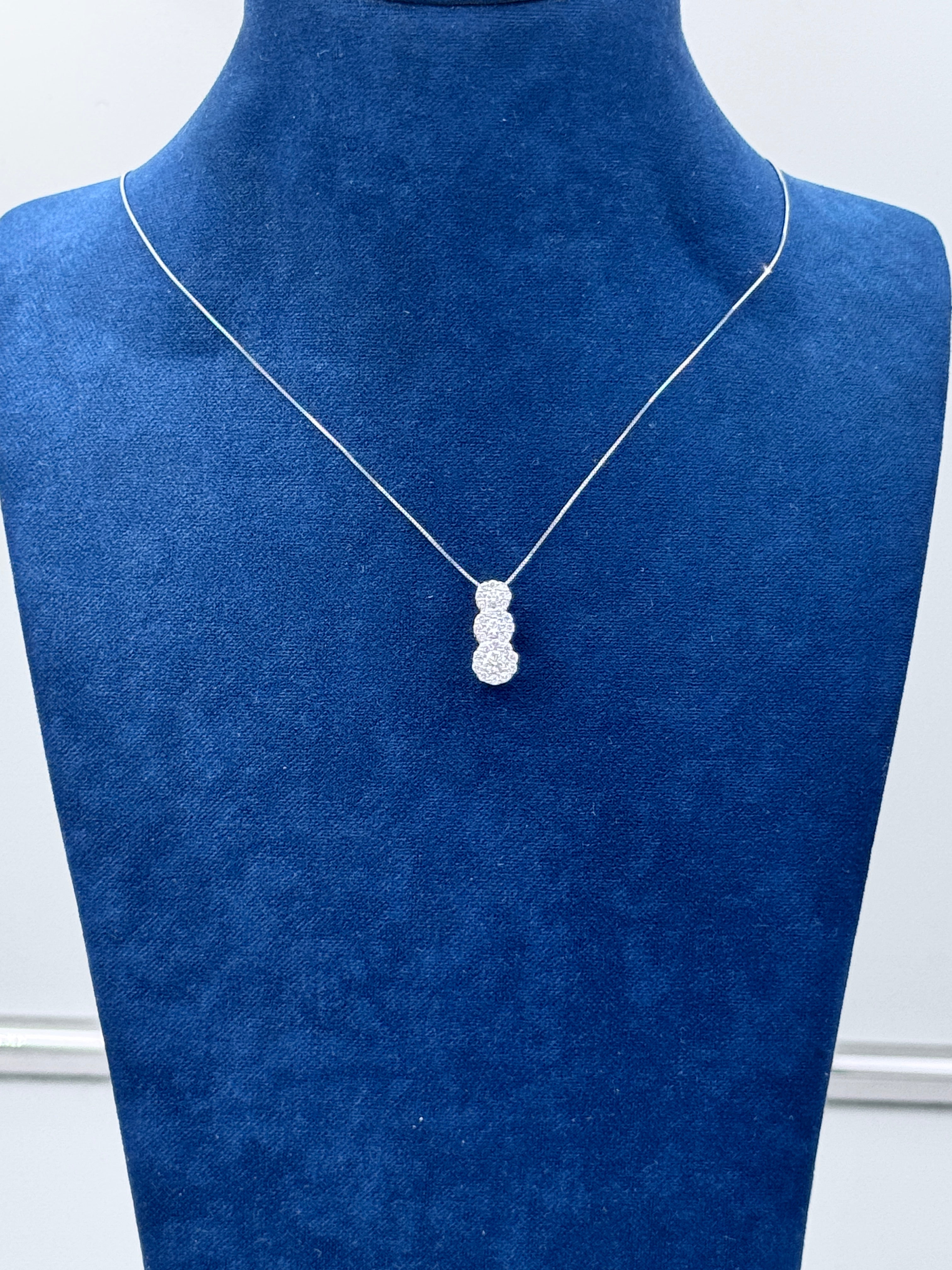 Diana - Collana trilogy in oro bianco 18kt e mosaico di diamanti a scalare - CL D. 36 BR