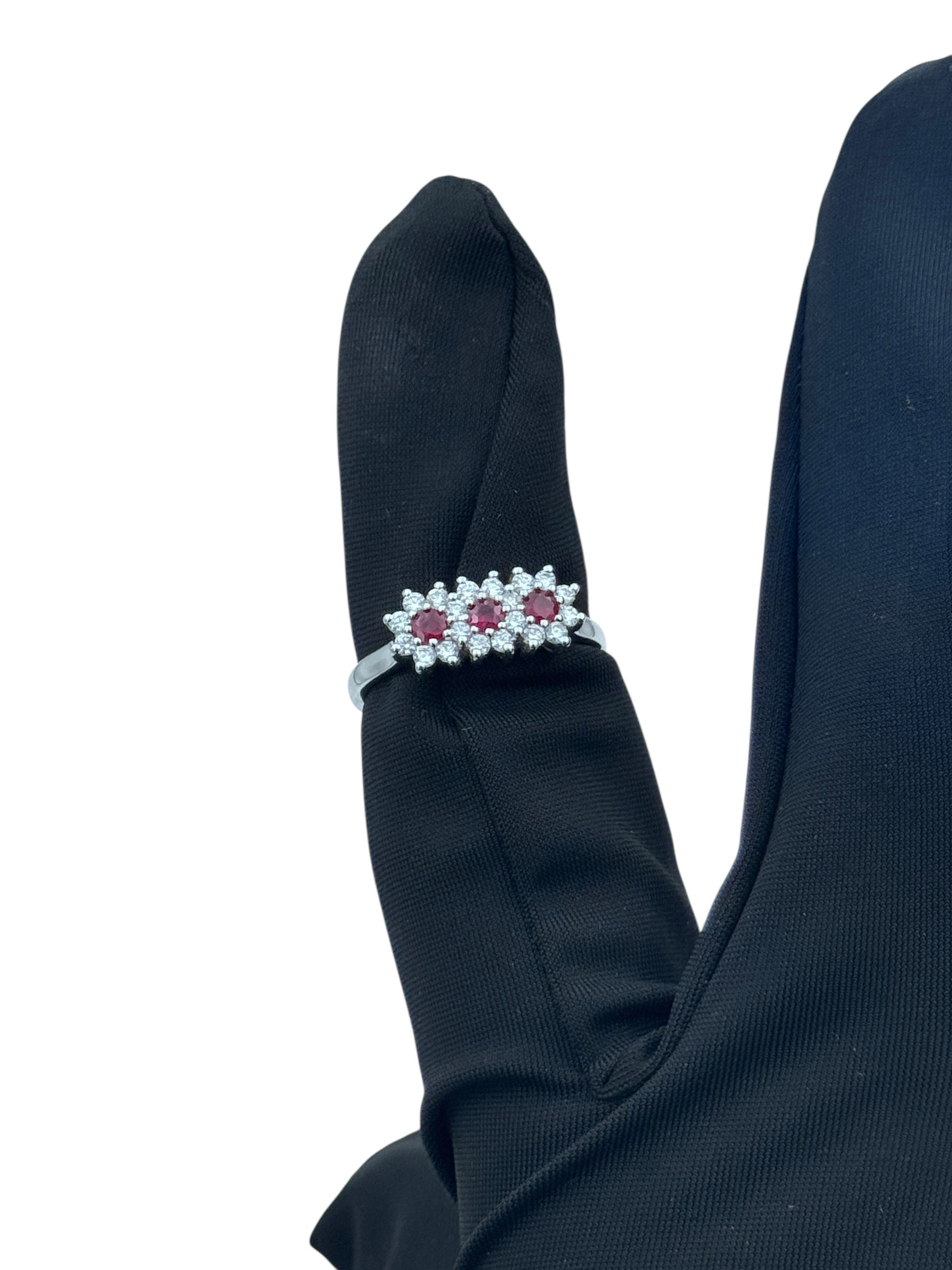 Diana - Anello Triogy in Oro Bianco 18kt, 3 Rubini e giro di diamanti - AN DIANA 30-3 RU