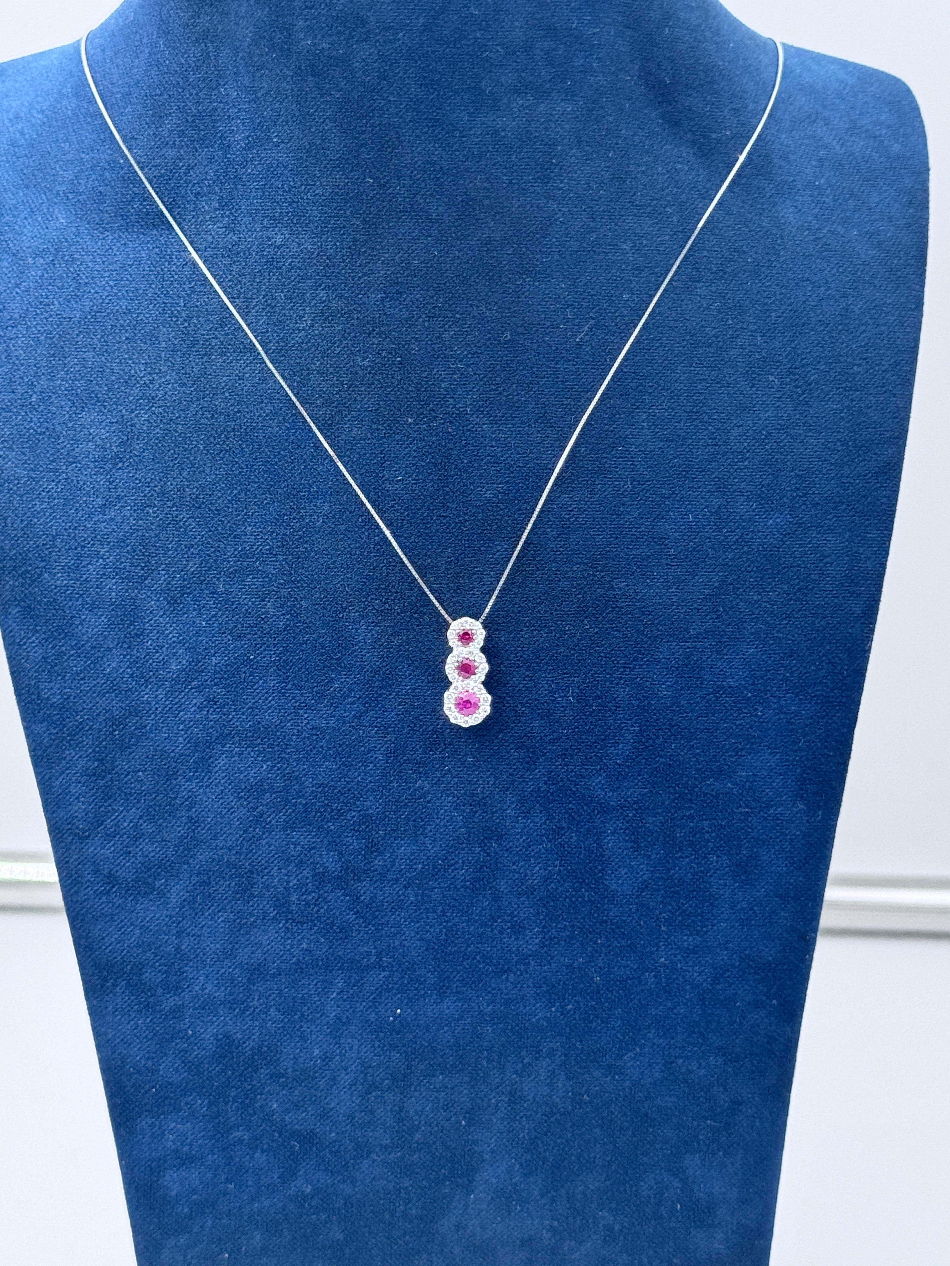 Diana - Collana trilogy in oro bianco 18kt, rubini e giro di diamanti - CL D. 36 RU