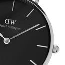Daniel Wellington Petite Cornwall Schwarz-Silber-Uhr, schwarzes Zifferblatt, 28 mm – DW00100216