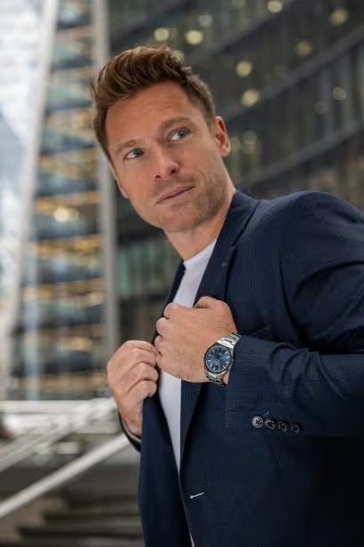 Orologio Casio Edifice Analogico con 3 lancette, quadrante blu ghiaccio, 44mm - EFR-S108D-2AVUEF