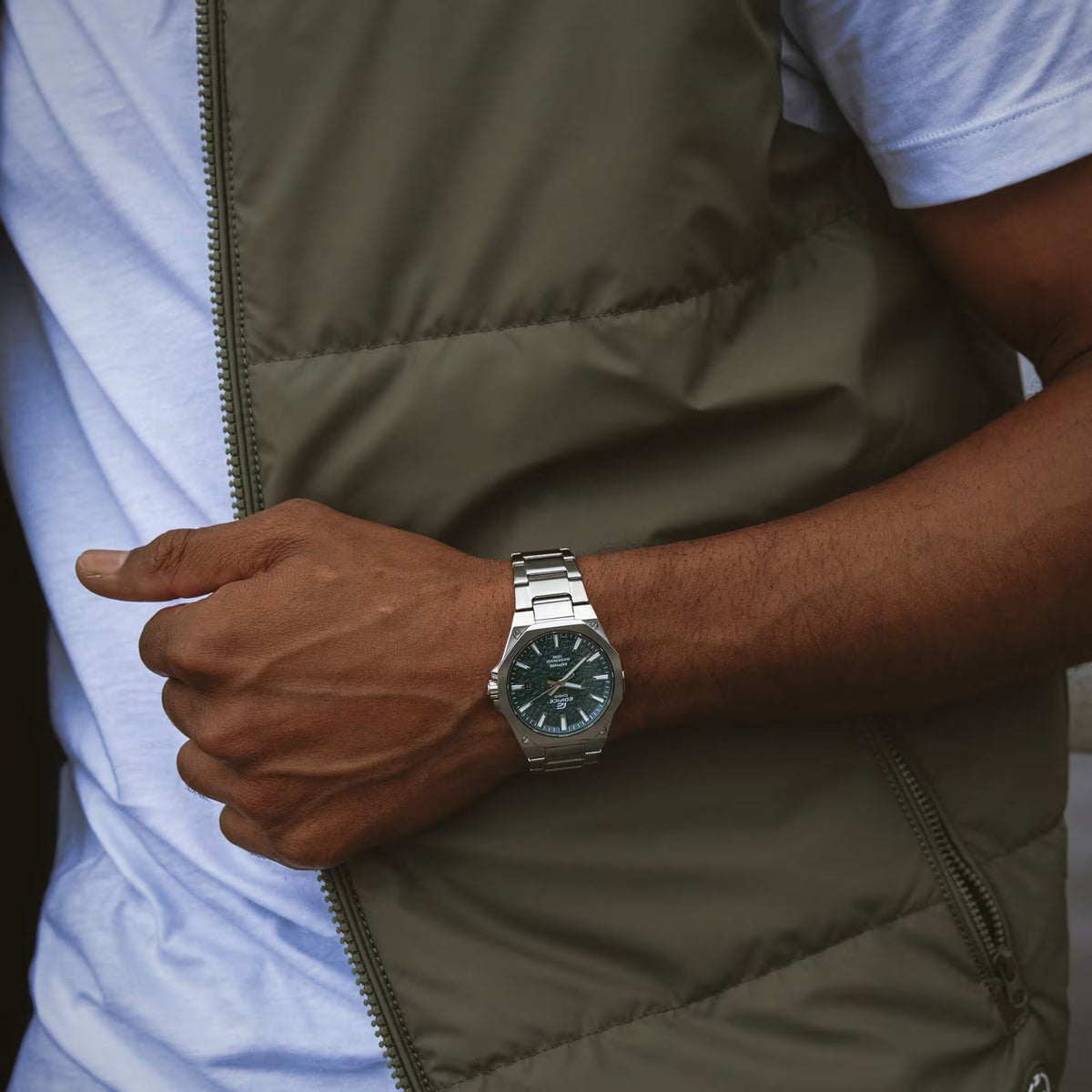 Casio Edifice 3-Zeiger-Analoguhr mit smaragdgrünem Zifferblatt, 40 mm – EFR-S108DE-3AVUEF