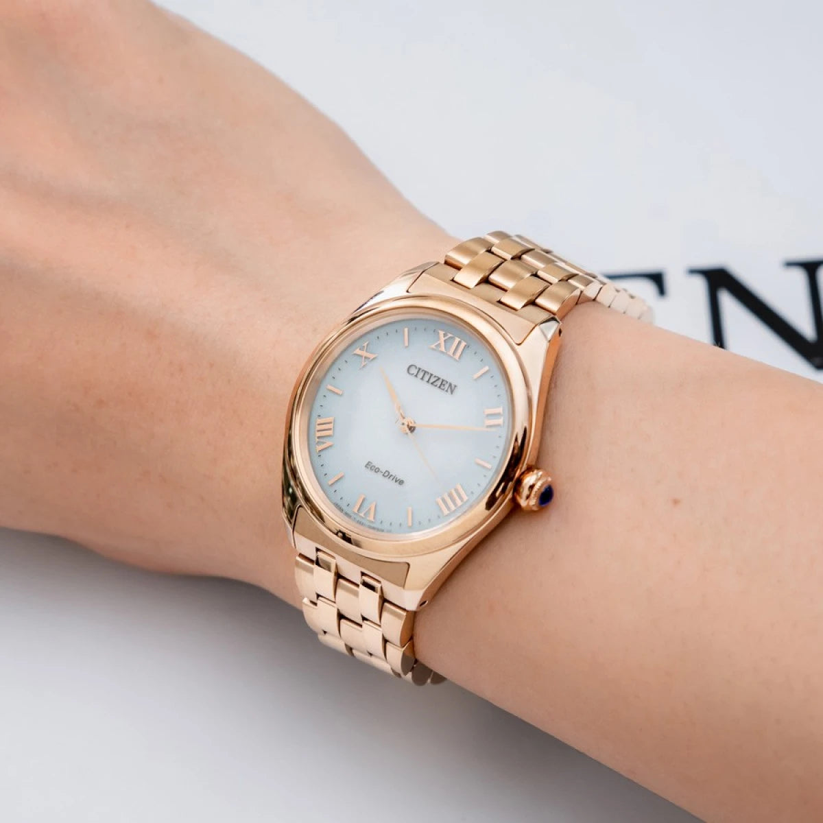 Orologio Citizen Lady, eco-drive, cinturino color oro rosa e quadrante bianco antico, 33mm - EM1143-81X
