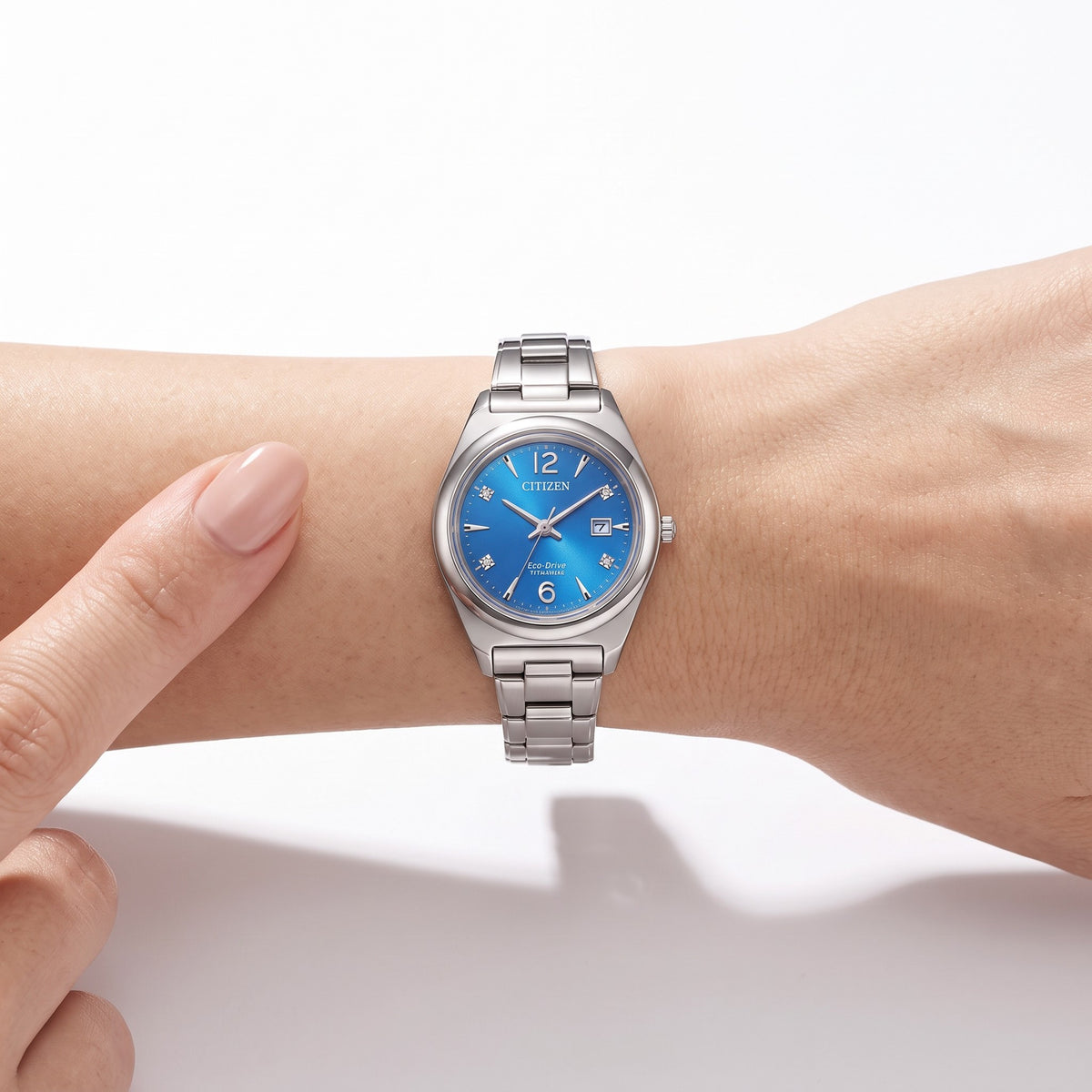 Orologio Citizen Lady Super Titanio, Eco-Drive quadrante blu e 4 diamanti, 29mm - EW2601-81L
