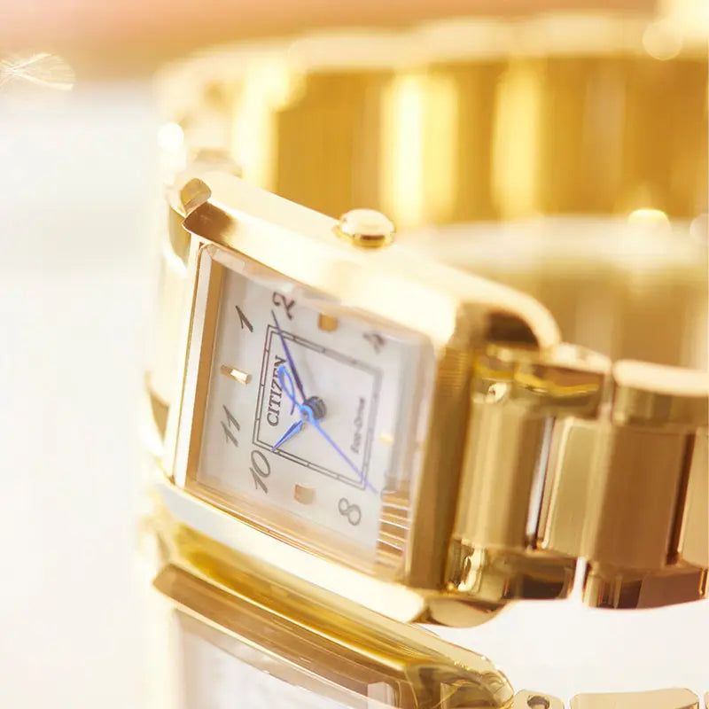 Orologio Citizen Lady Square, Eco-Drive, dorato con quadrante madreperla, 22mm - EW5602-81D